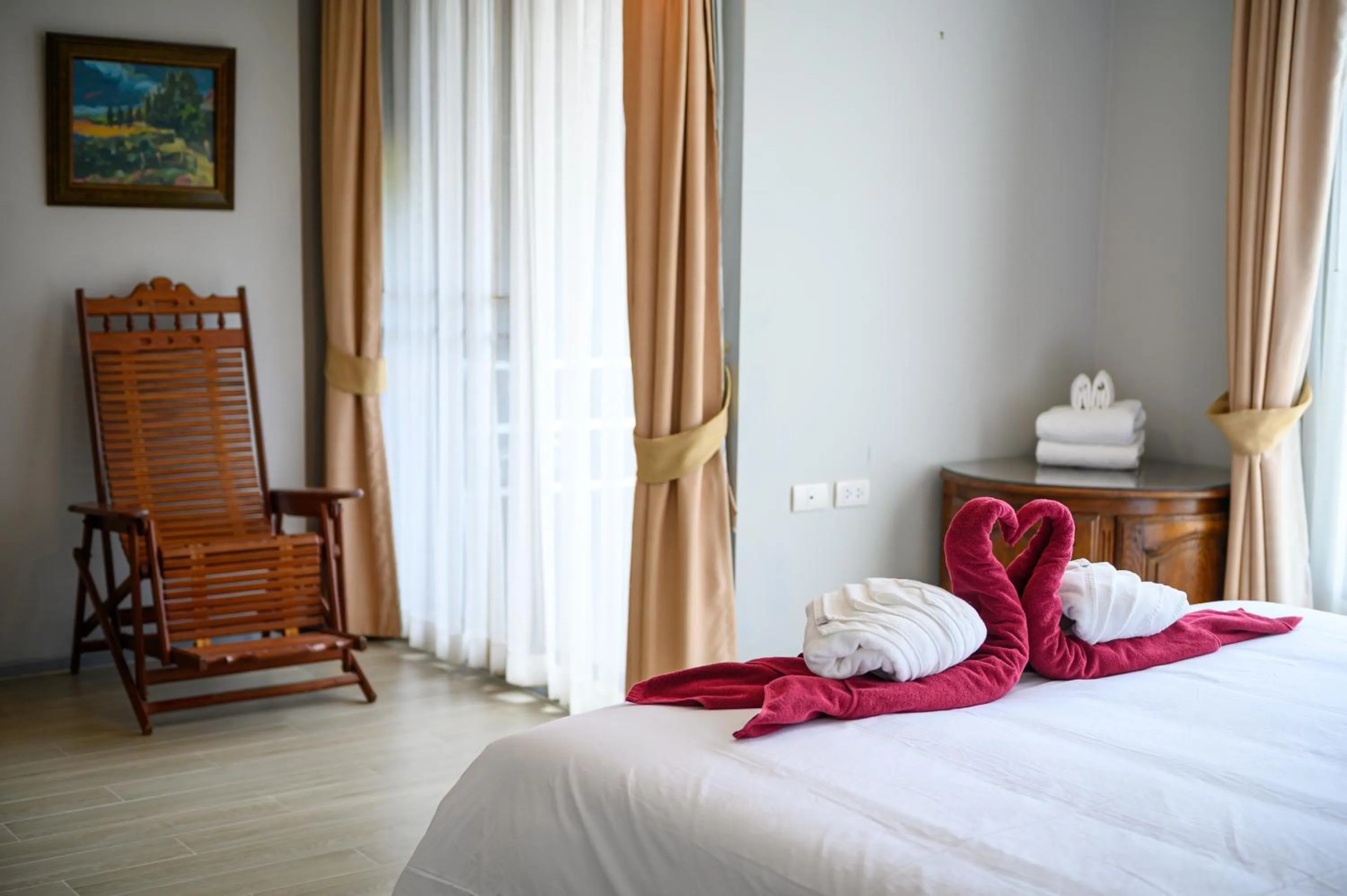 Bed in 6th Avenue Surin Beach - Official Account