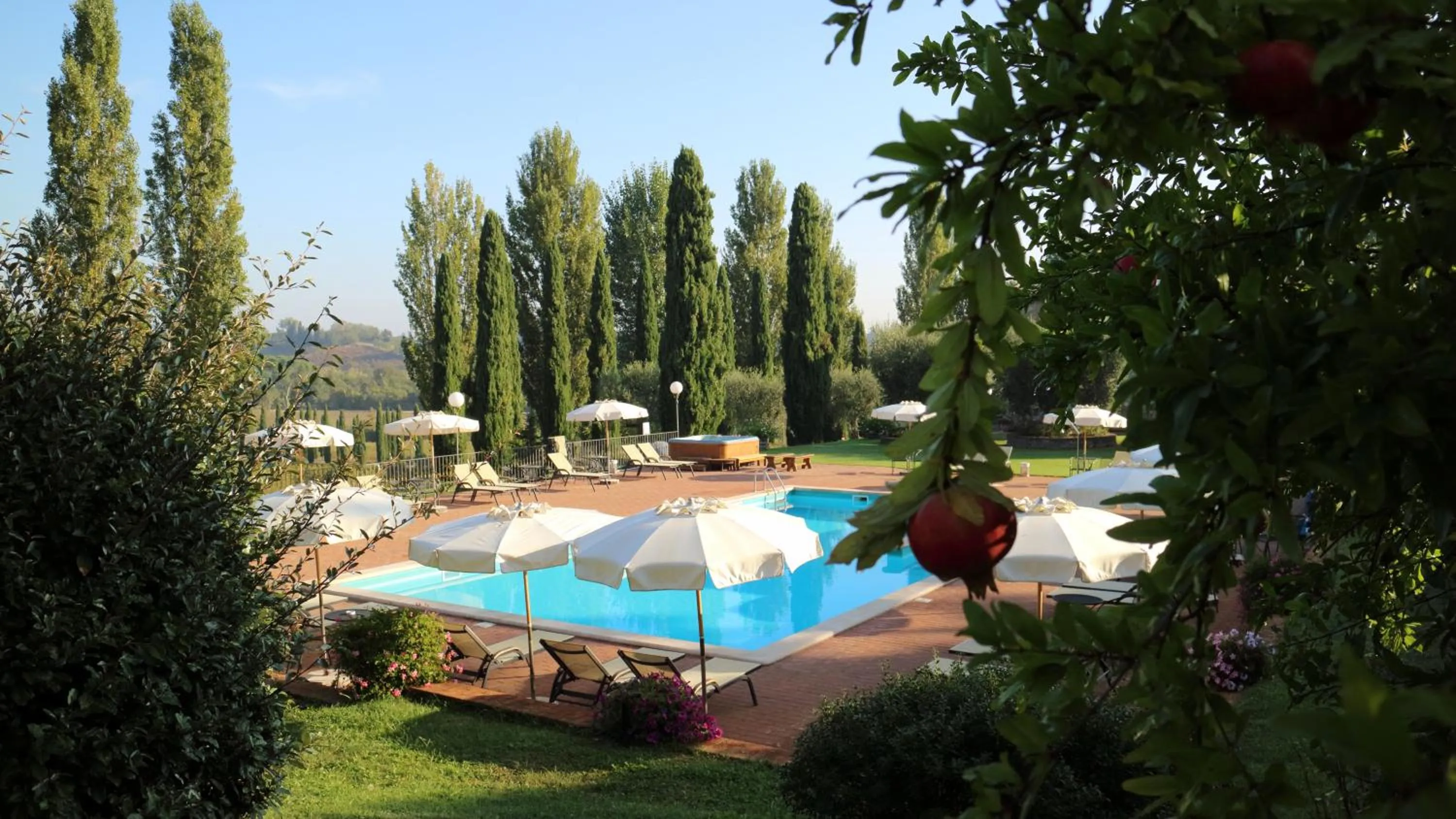 Garden view in Agriturismo La Sovana