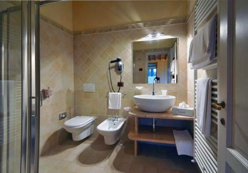 Shower in Agriturismo La Sovana