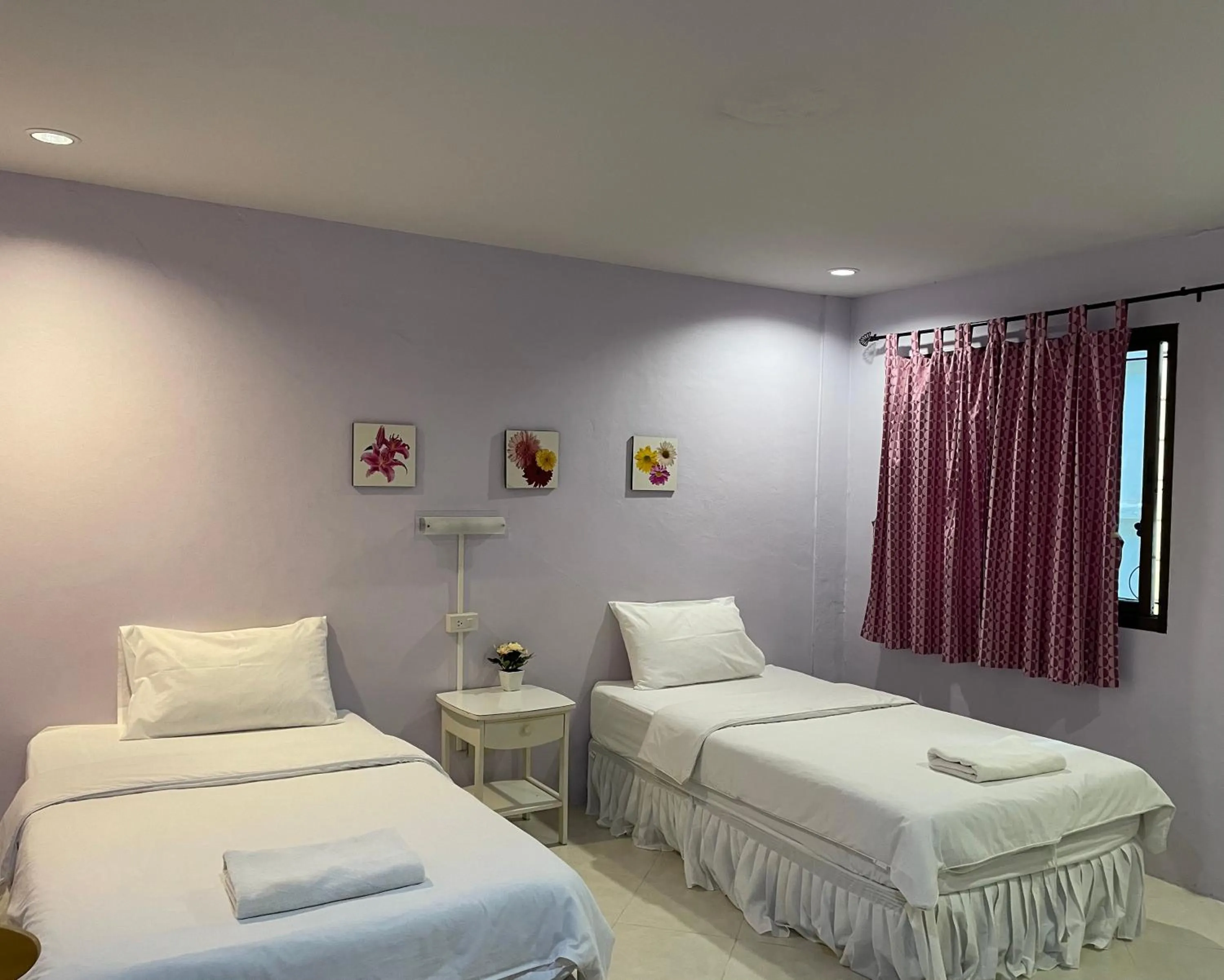 Photo of the whole room, Bed in Nawaporn Place