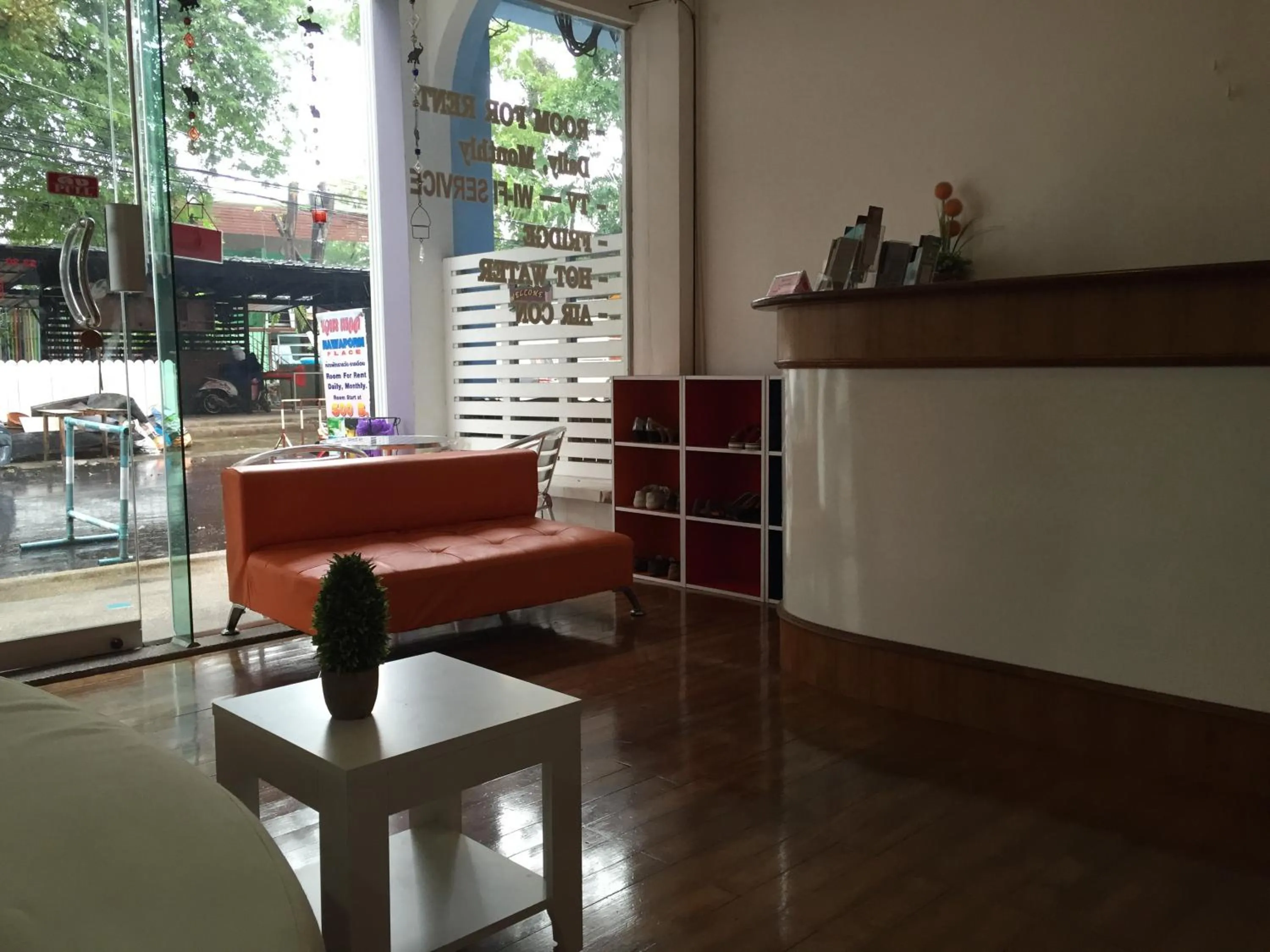 Day in Nawaporn Place