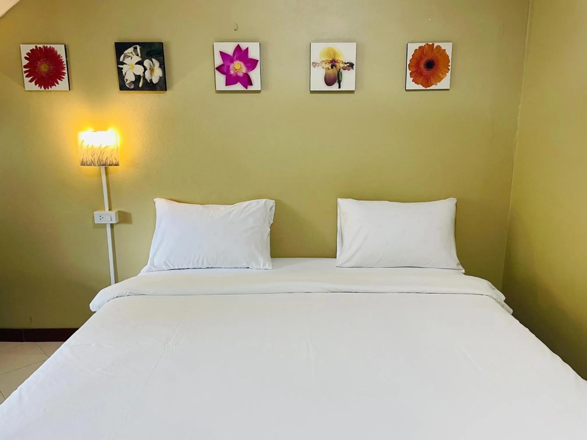 Bed in Nawaporn Place