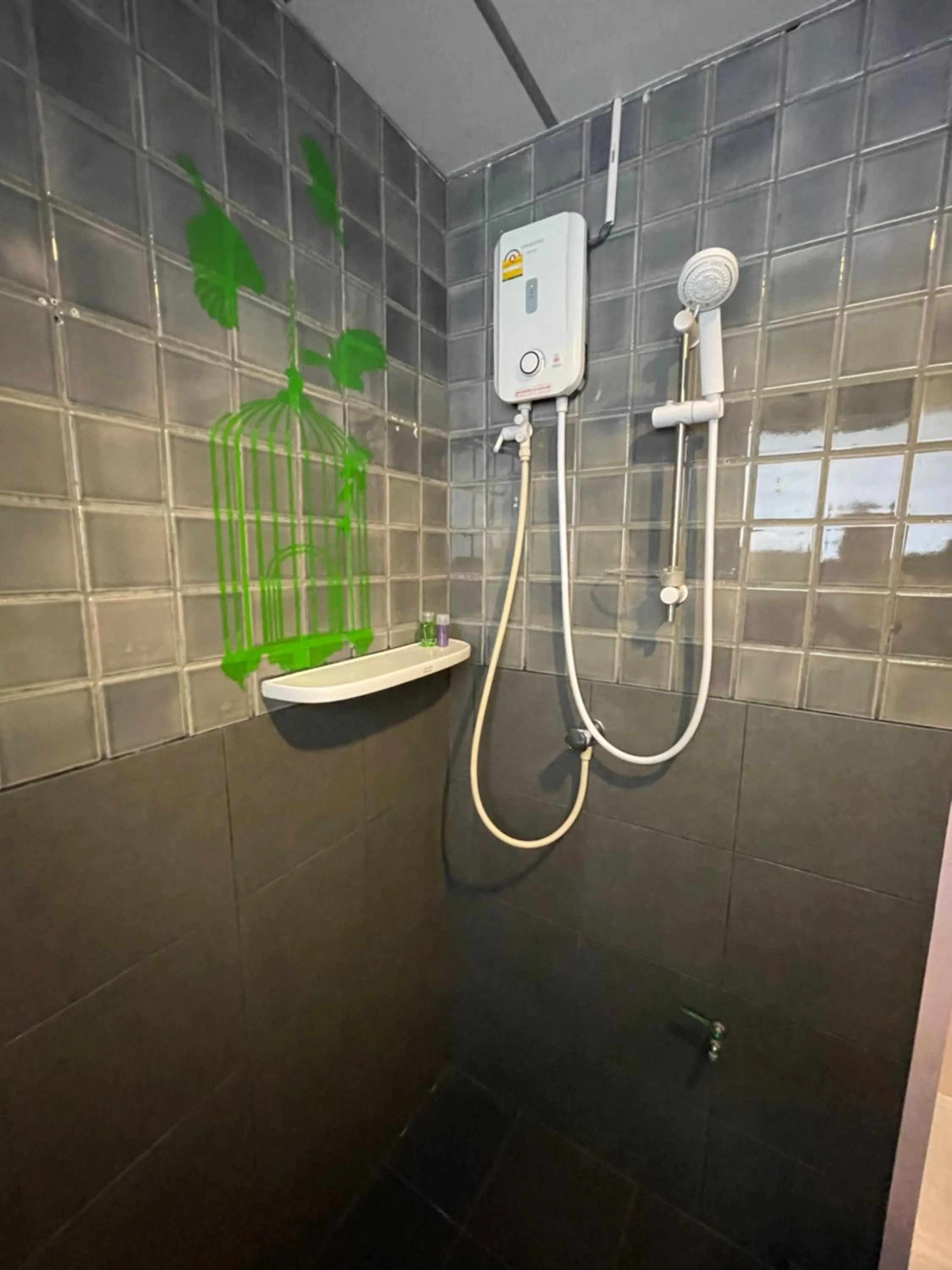 Shower in Nawaporn Place