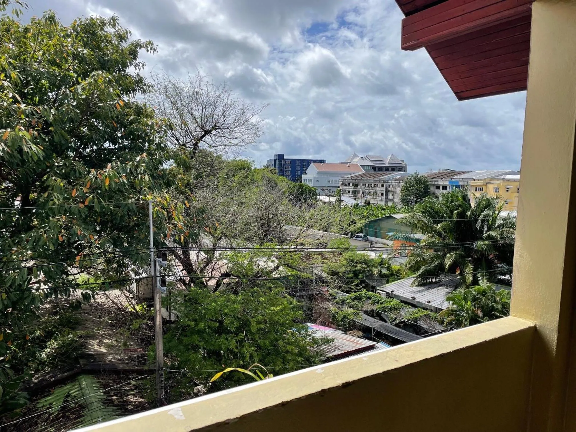 Day in Nawaporn Place