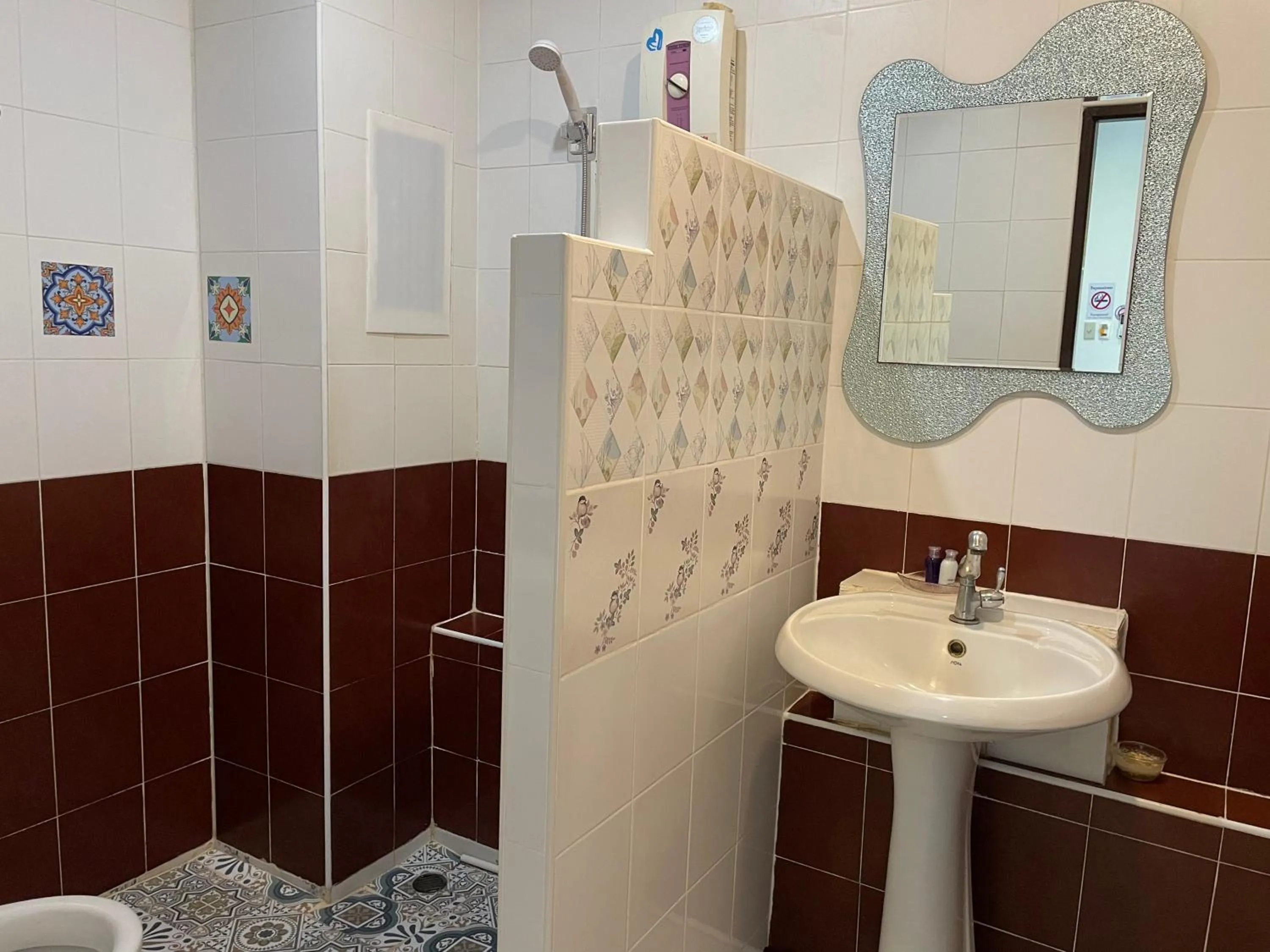 Shower in Nawaporn Place