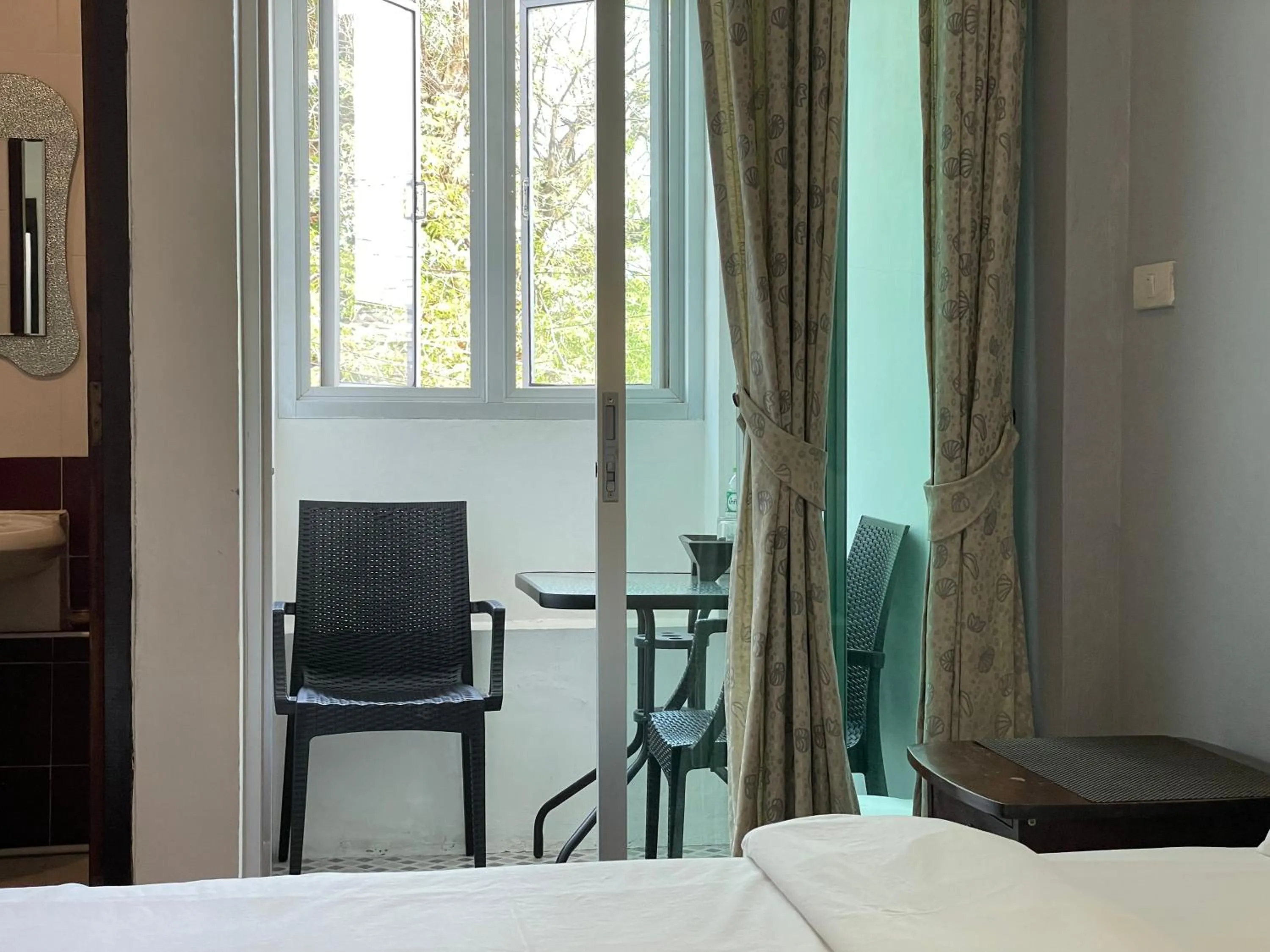 Living room, Bed in Nawaporn Place