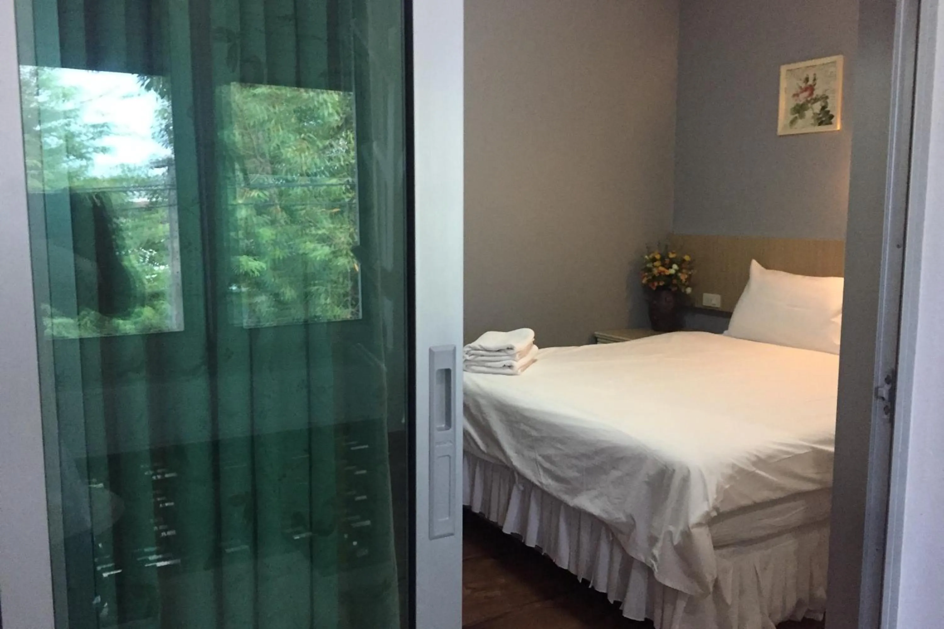 Photo of the whole room, Bed in Nawaporn Place