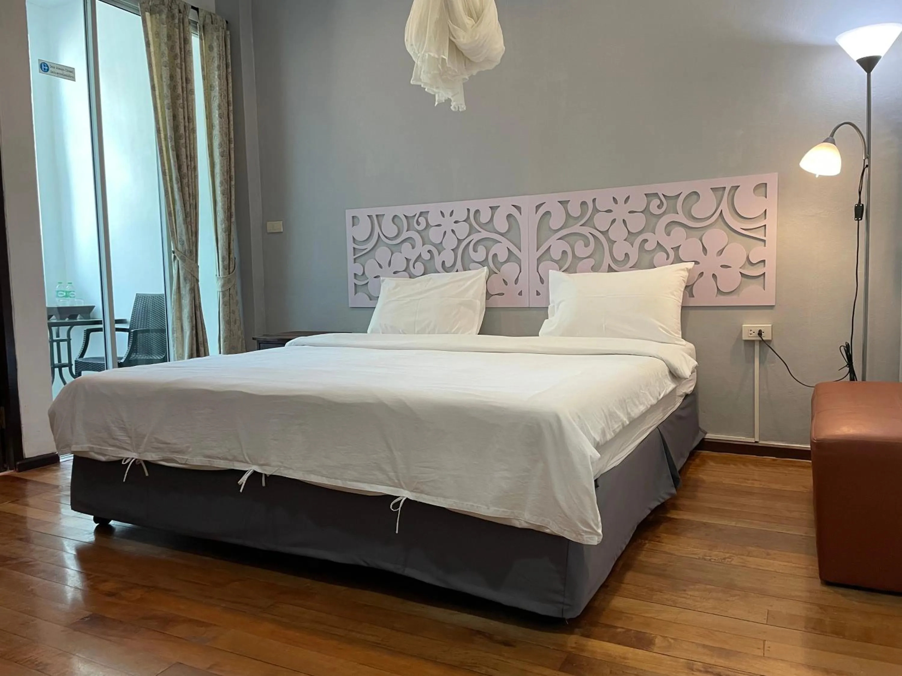 Photo of the whole room, Bed in Nawaporn Place