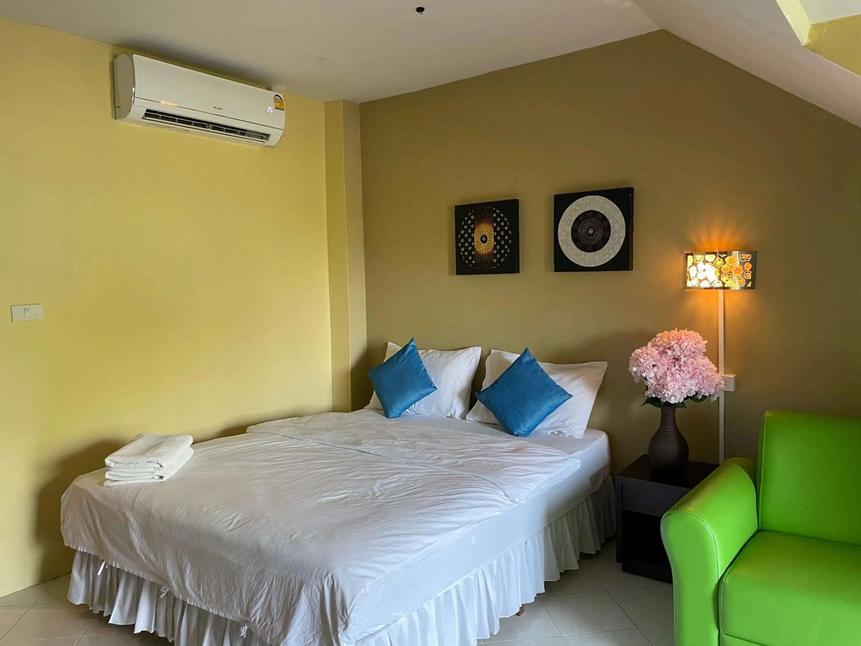 Bed in Nawaporn Place