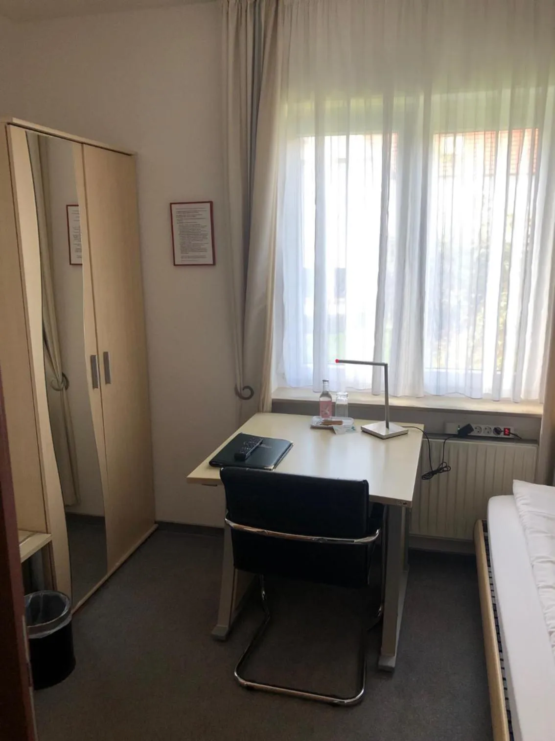 wardrobe, Bed in Haus Drei Tannen