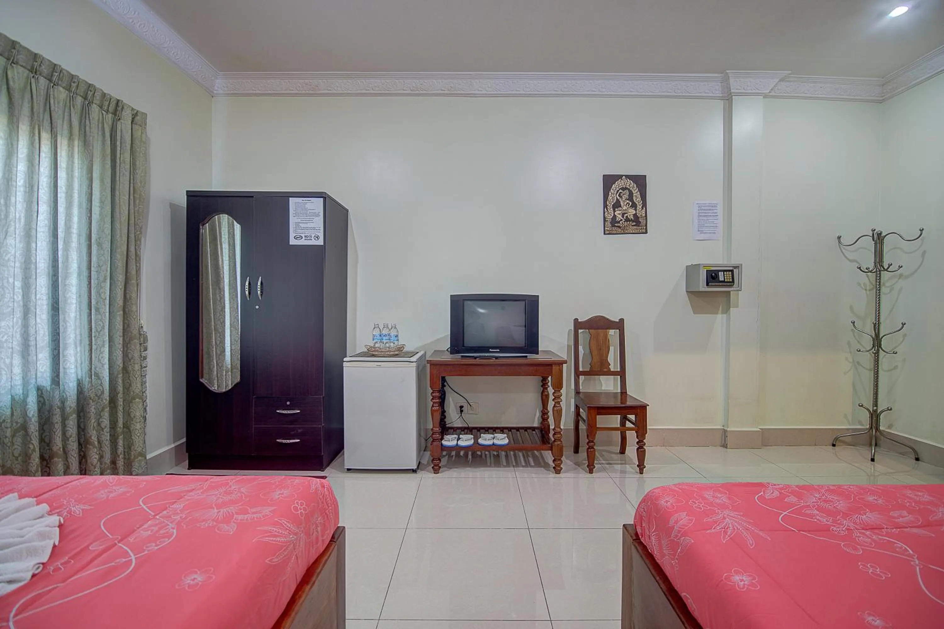 Photo of the whole room, Bed in DV Angkor Villa