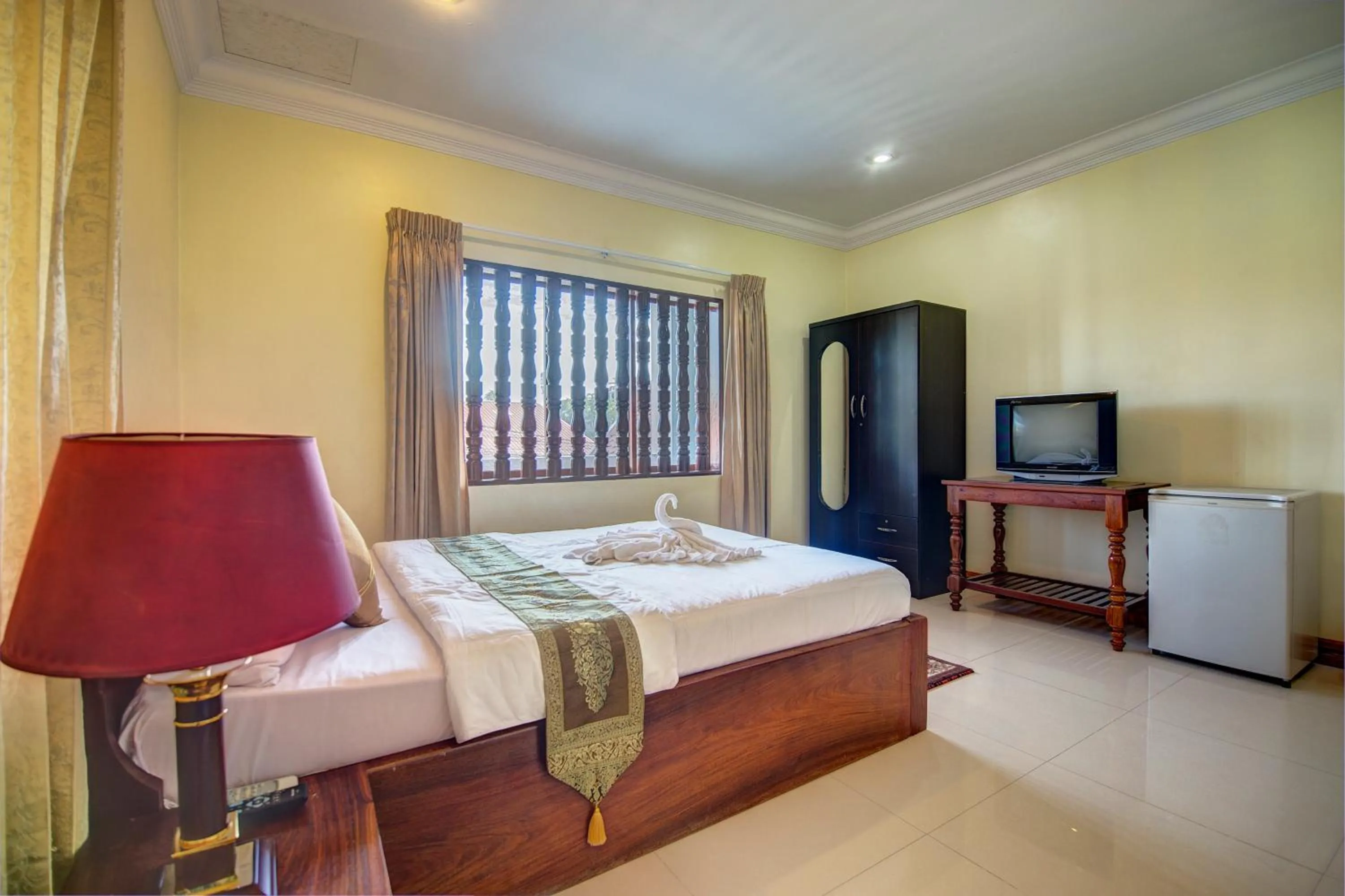 Photo of the whole room, Bed in DV Angkor Villa