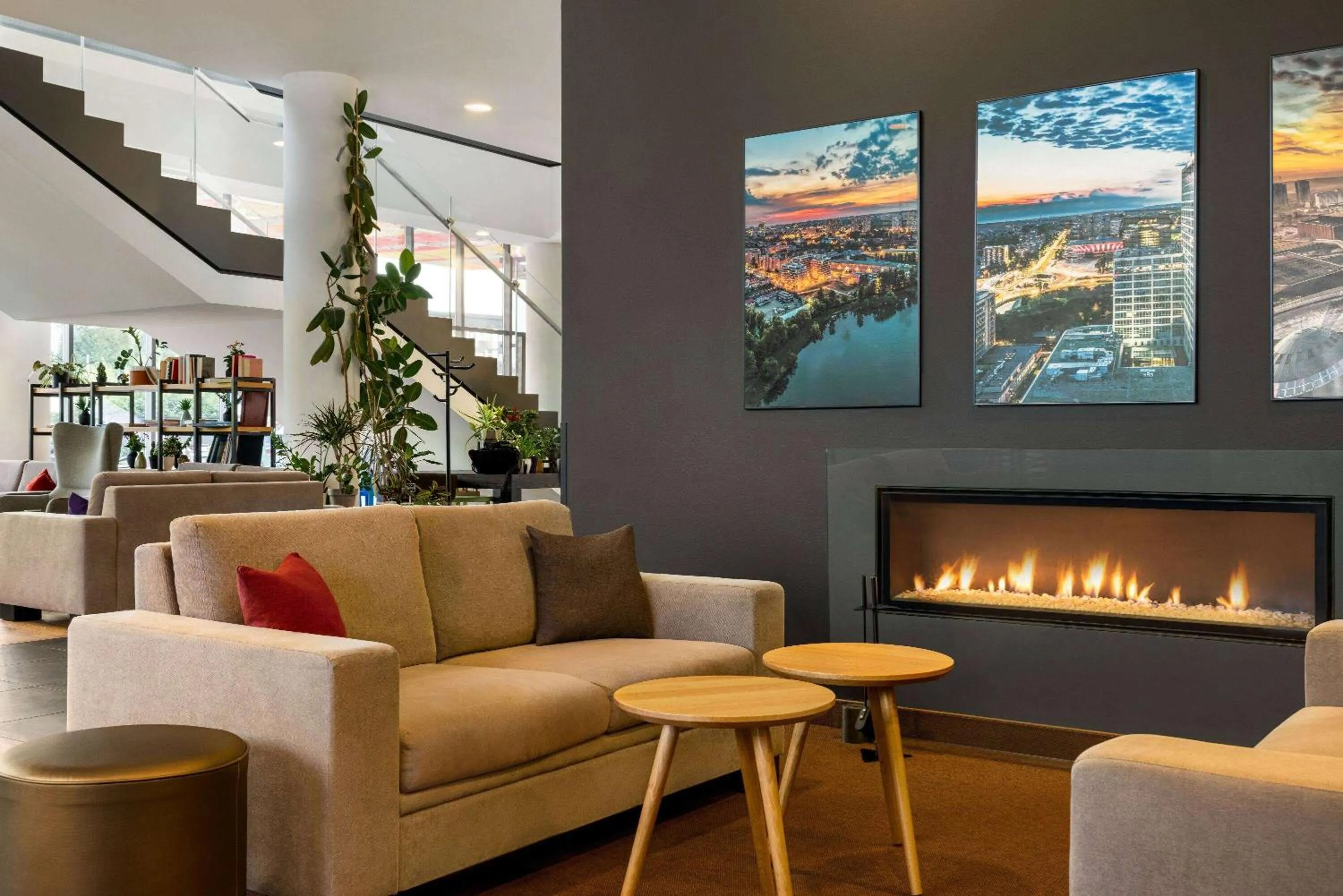 Lounge or bar in Vienna House Easy by Wyndham Katowice