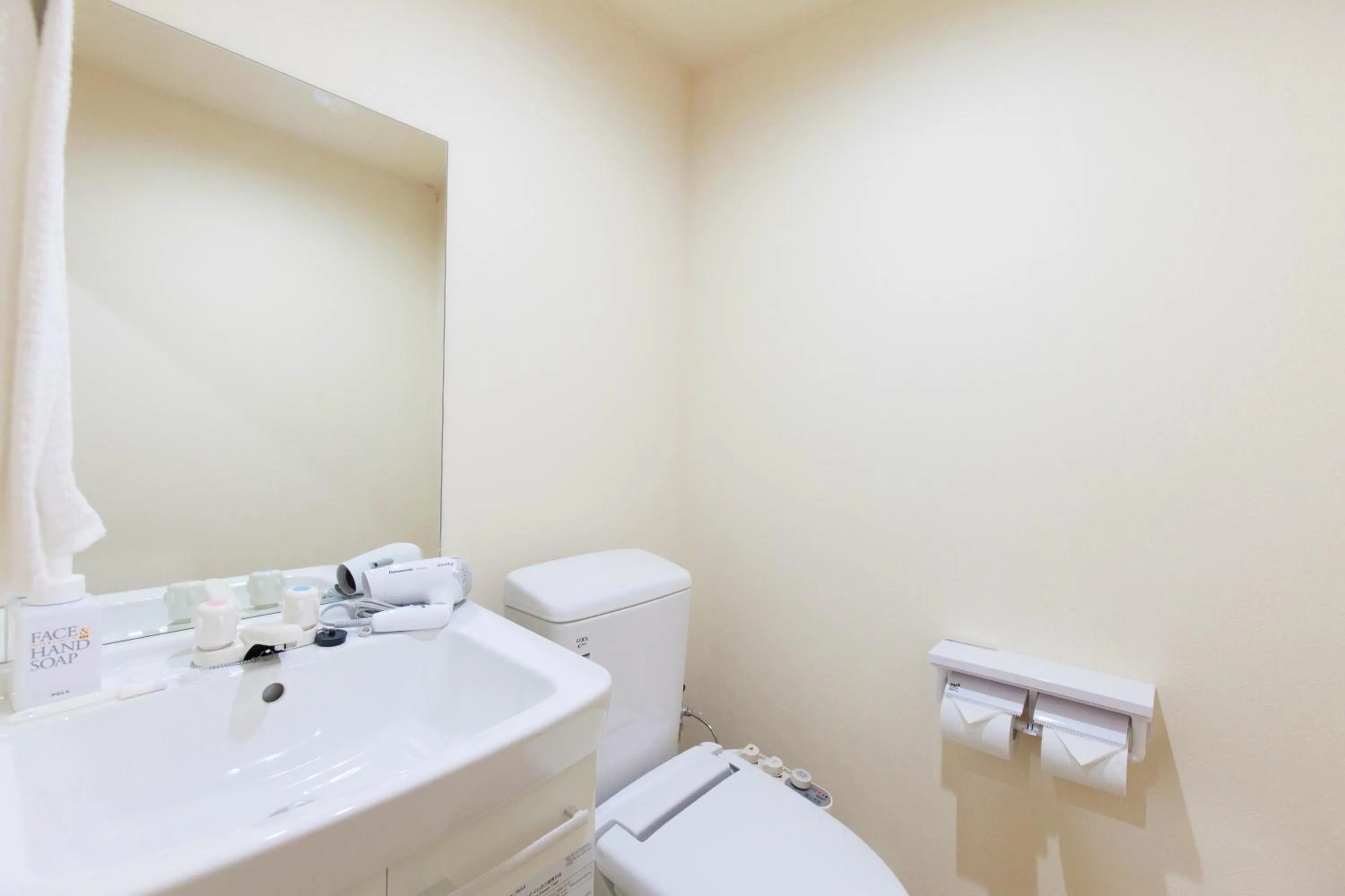 Toilet in Hotel Wakamatsu Excel