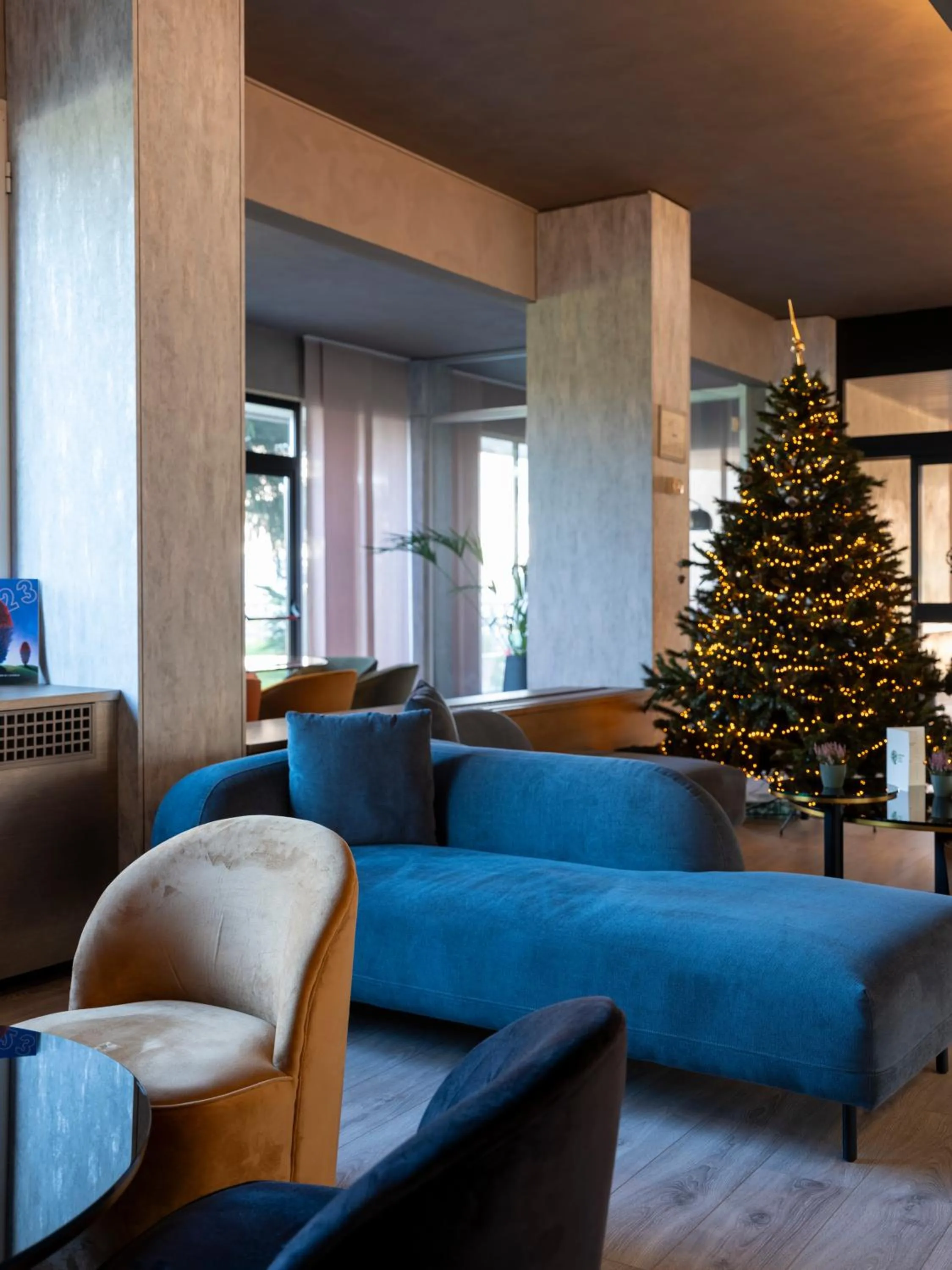 Living room in Hotel Embassy