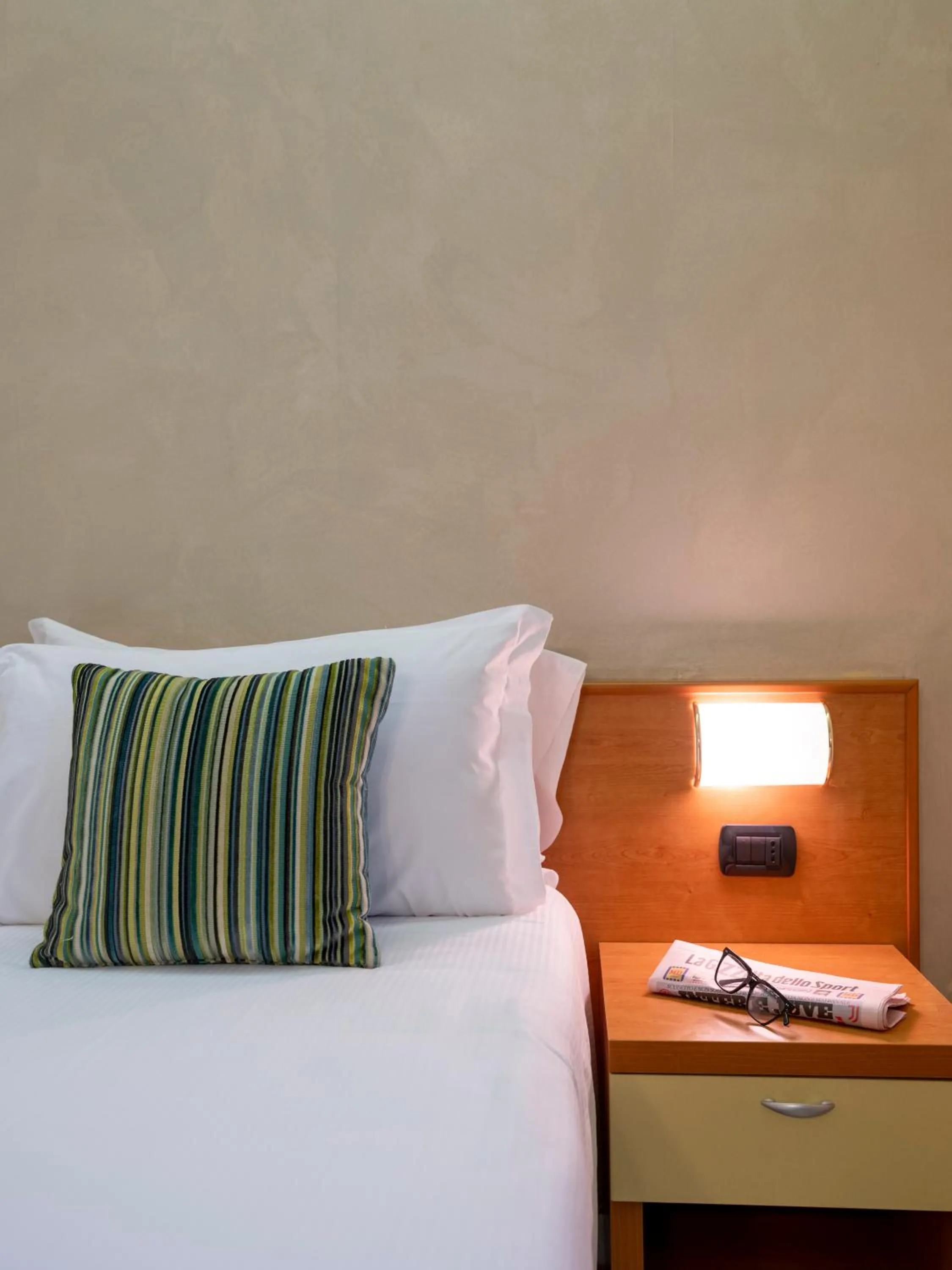 Bed in Hotel Embassy