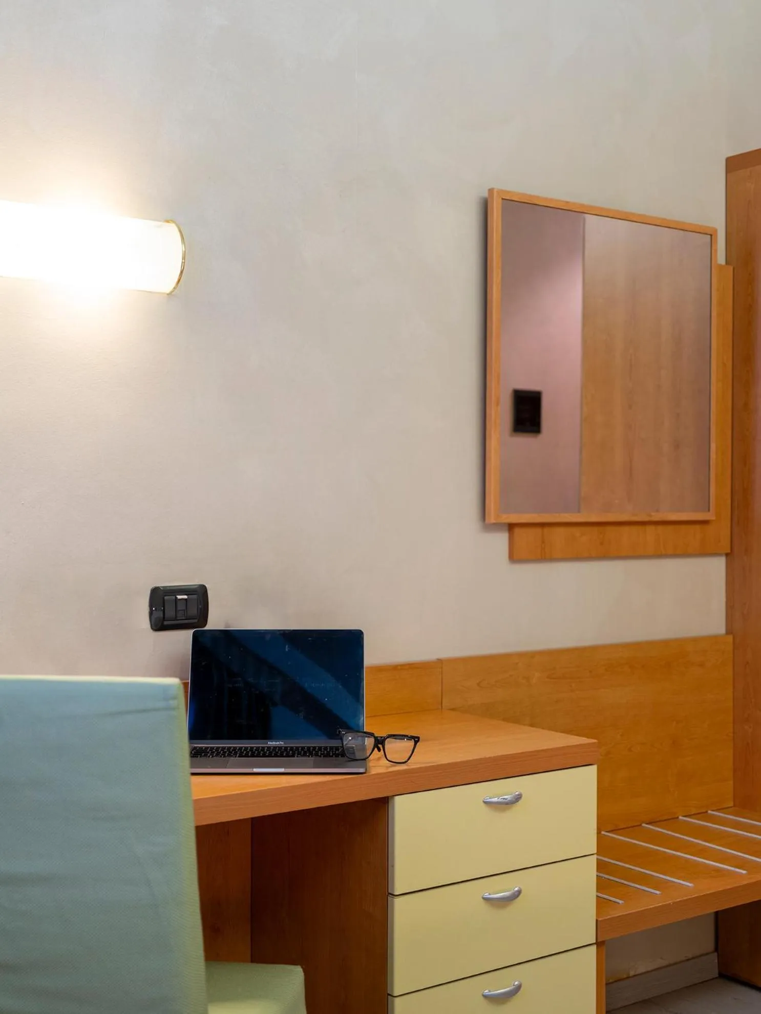 hair dresser in Hotel Embassy