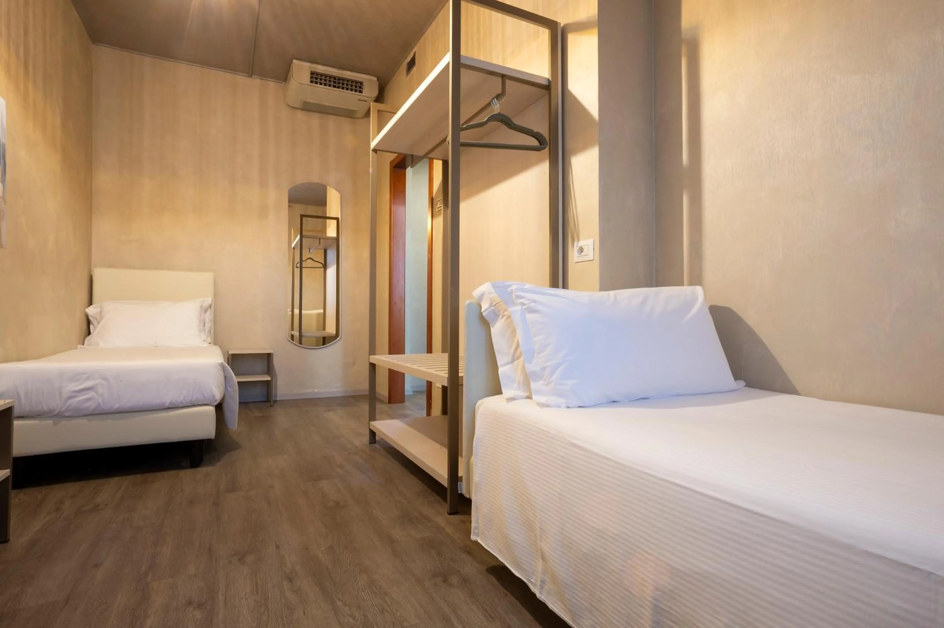 Bedroom, Bed in Hotel Embassy