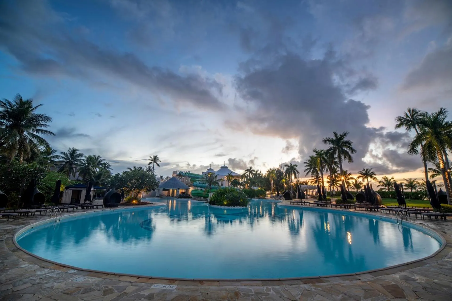 Swimming pool in Kensington Hotel Saipan