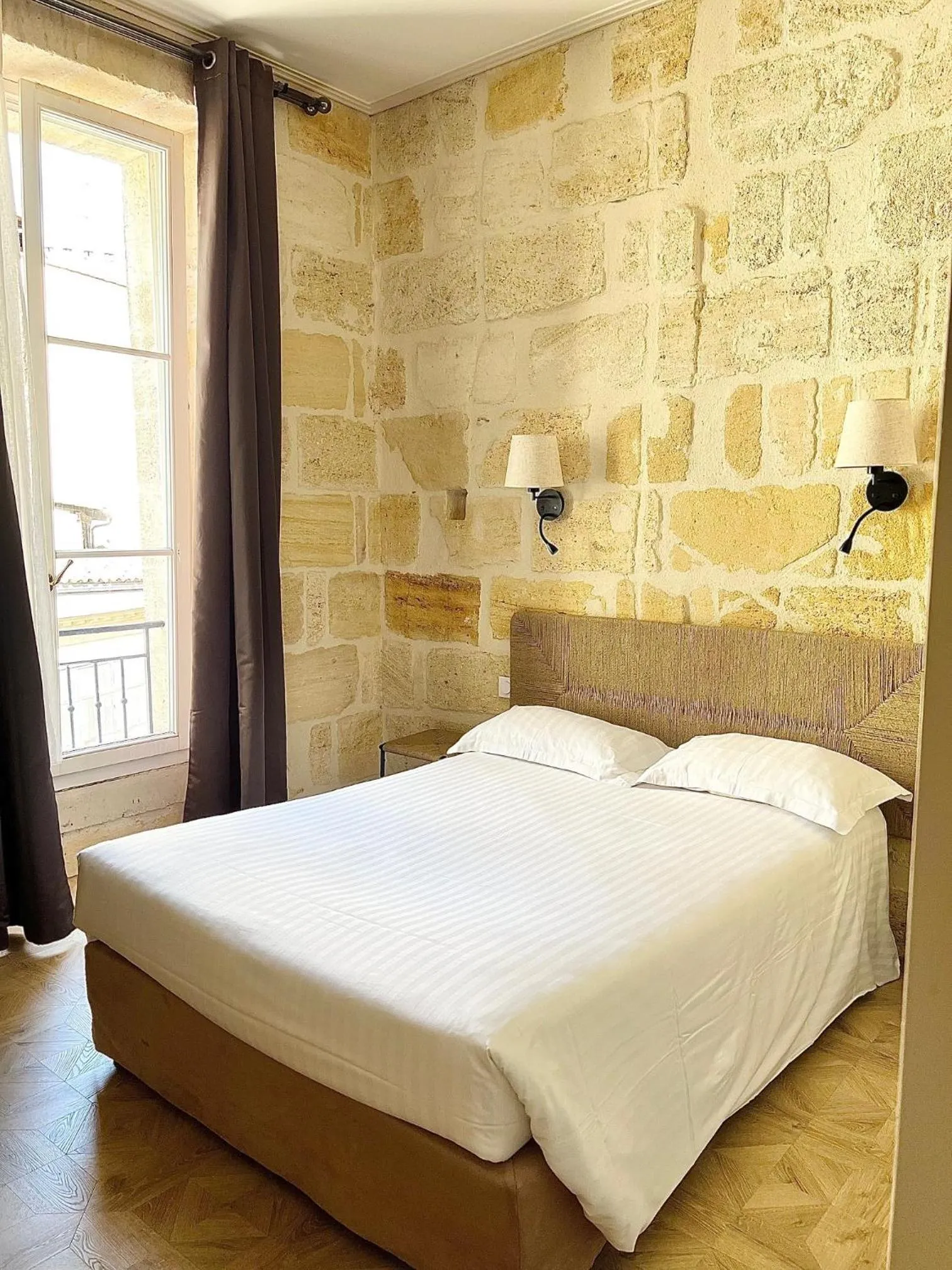 Bed in Hôtel La Tour Intendance