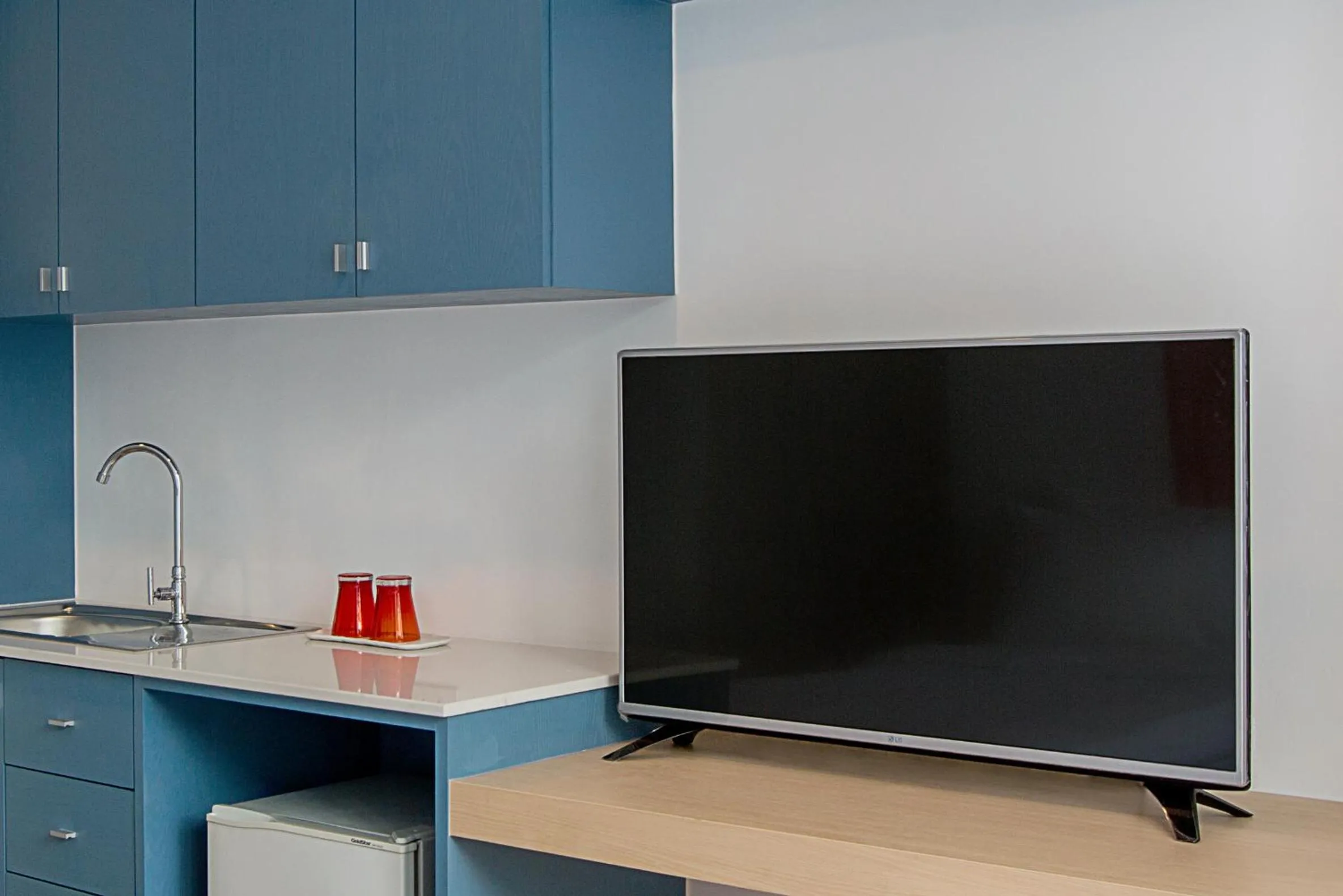 Day in 128 room and massage