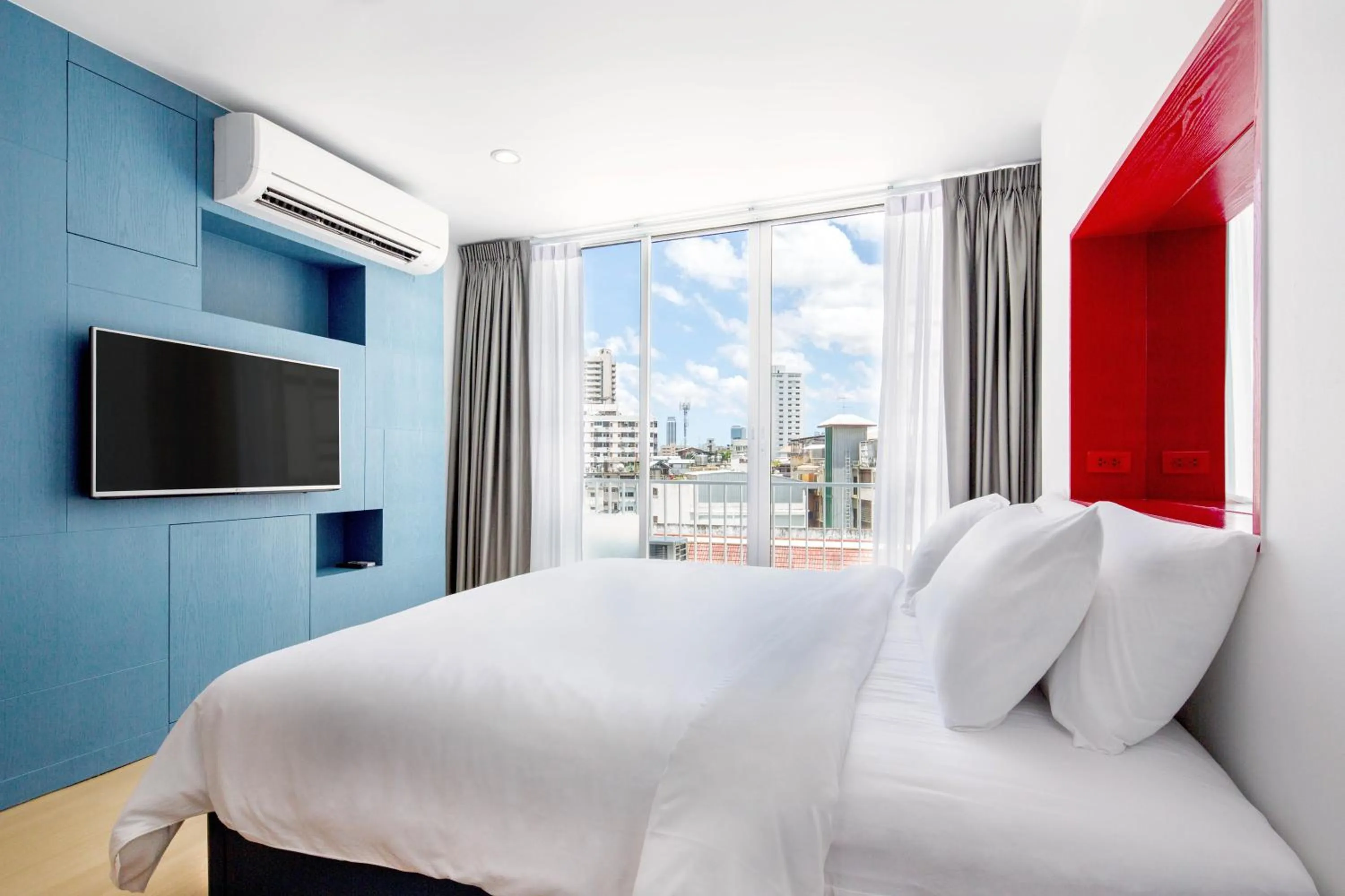 Day, Bed in 128 room and massage