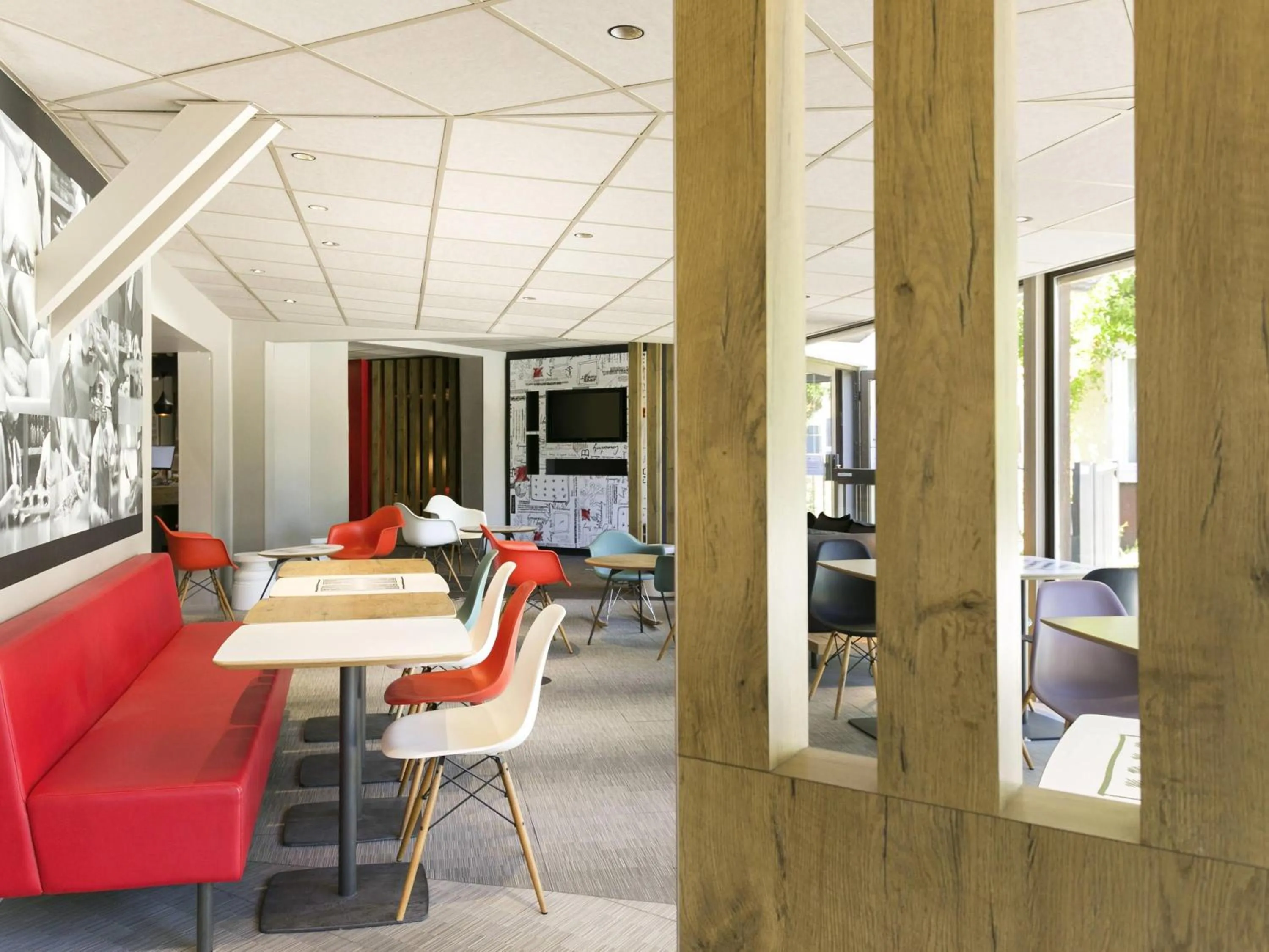 Restaurant/places to eat in ibis Avignon Sud