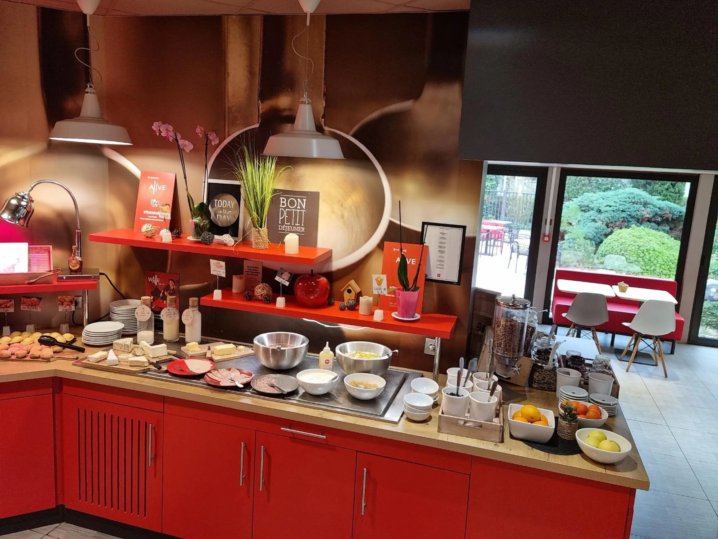 Continental breakfast in ibis Avignon Sud