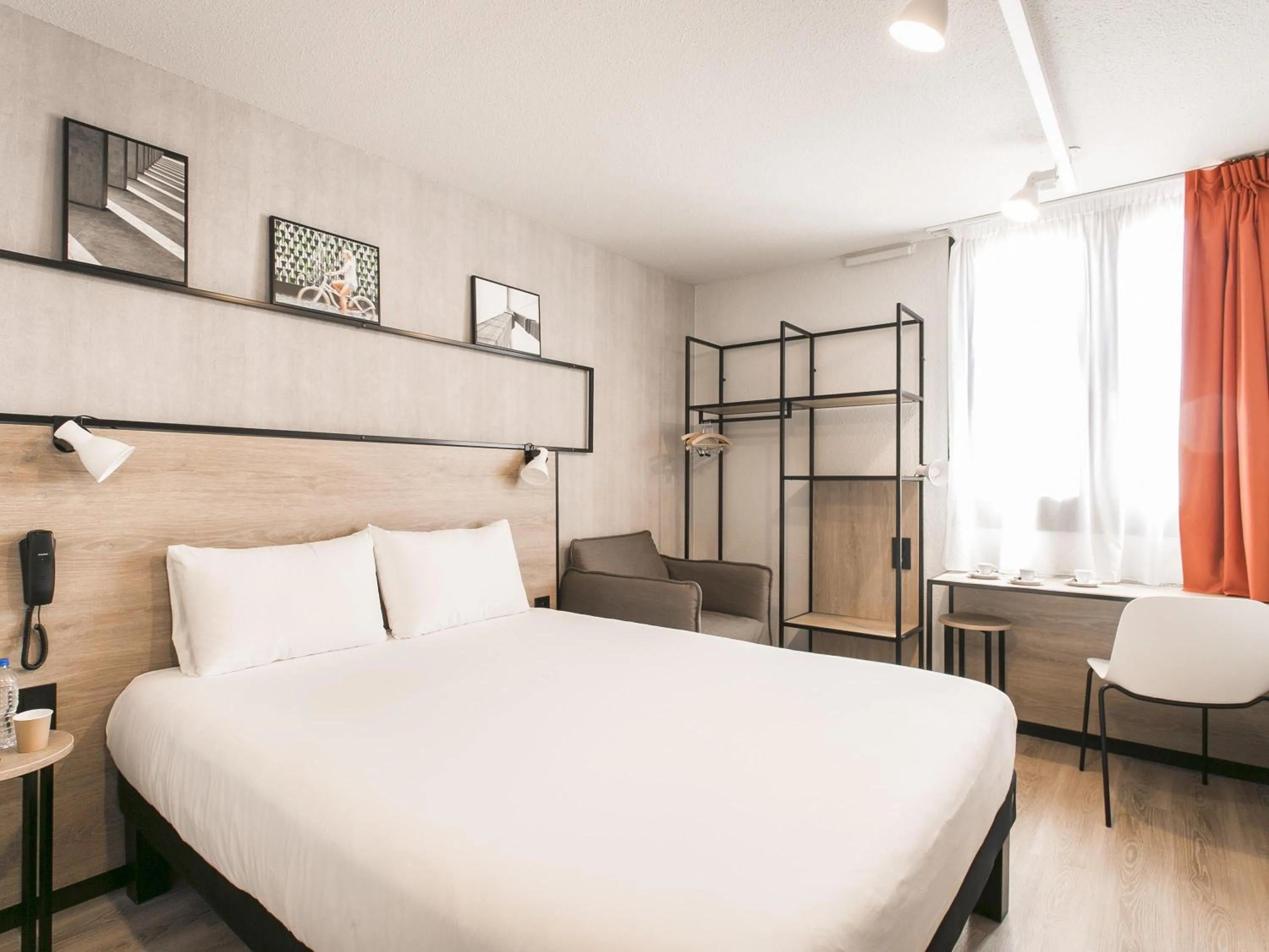 Bedroom, Bed in ibis Avignon Sud