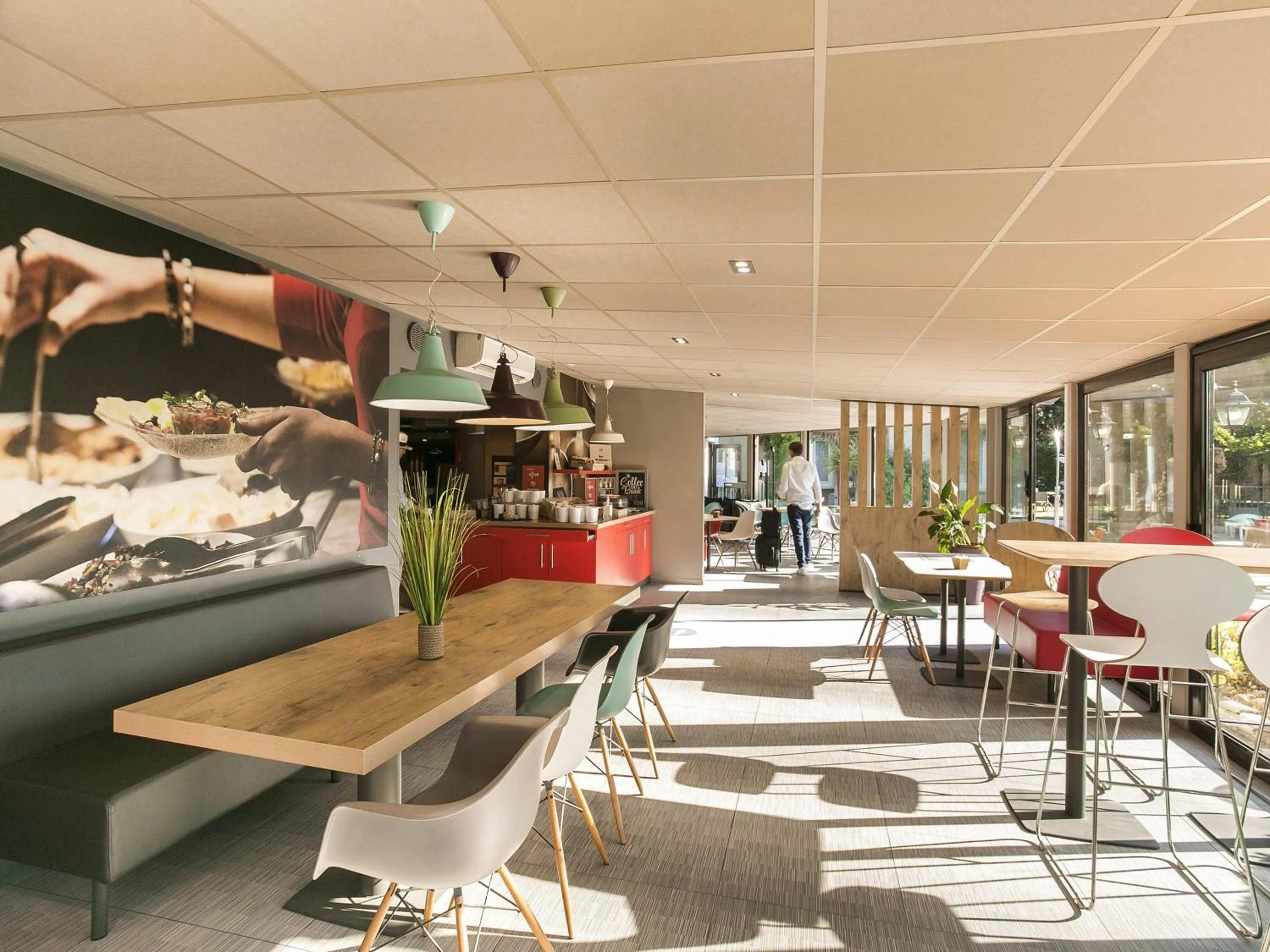 Restaurant/places to eat in ibis Avignon Sud