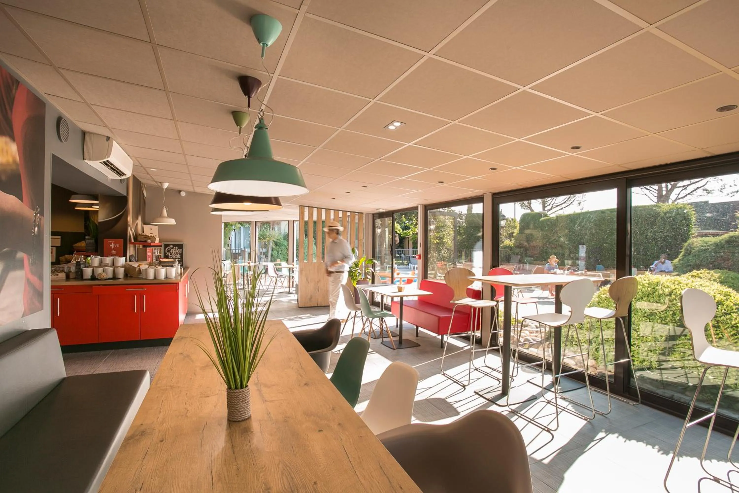 Restaurant/places to eat in ibis Avignon Sud