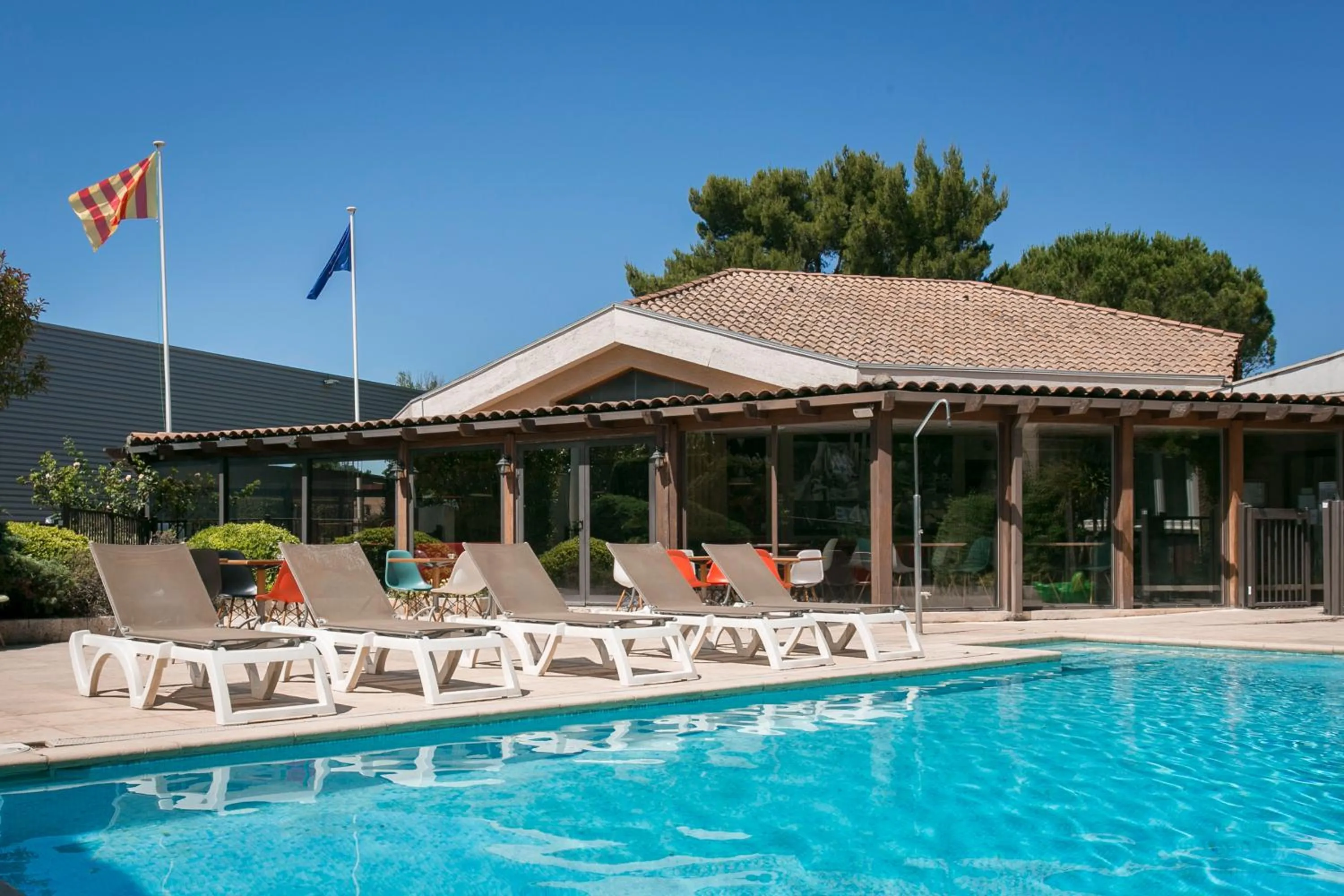 Swimming pool in ibis Avignon Sud