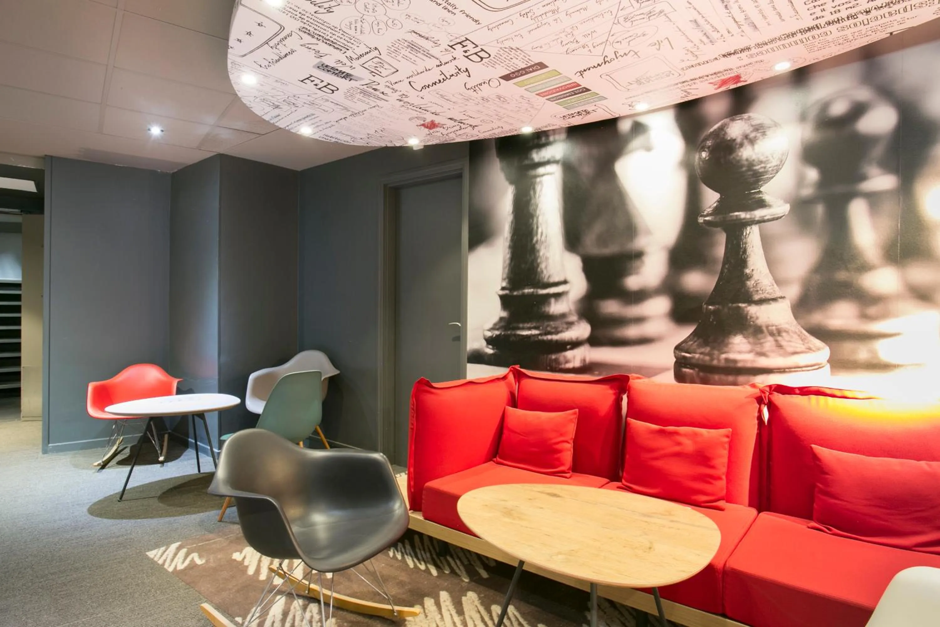 Seating area in ibis Avignon Sud