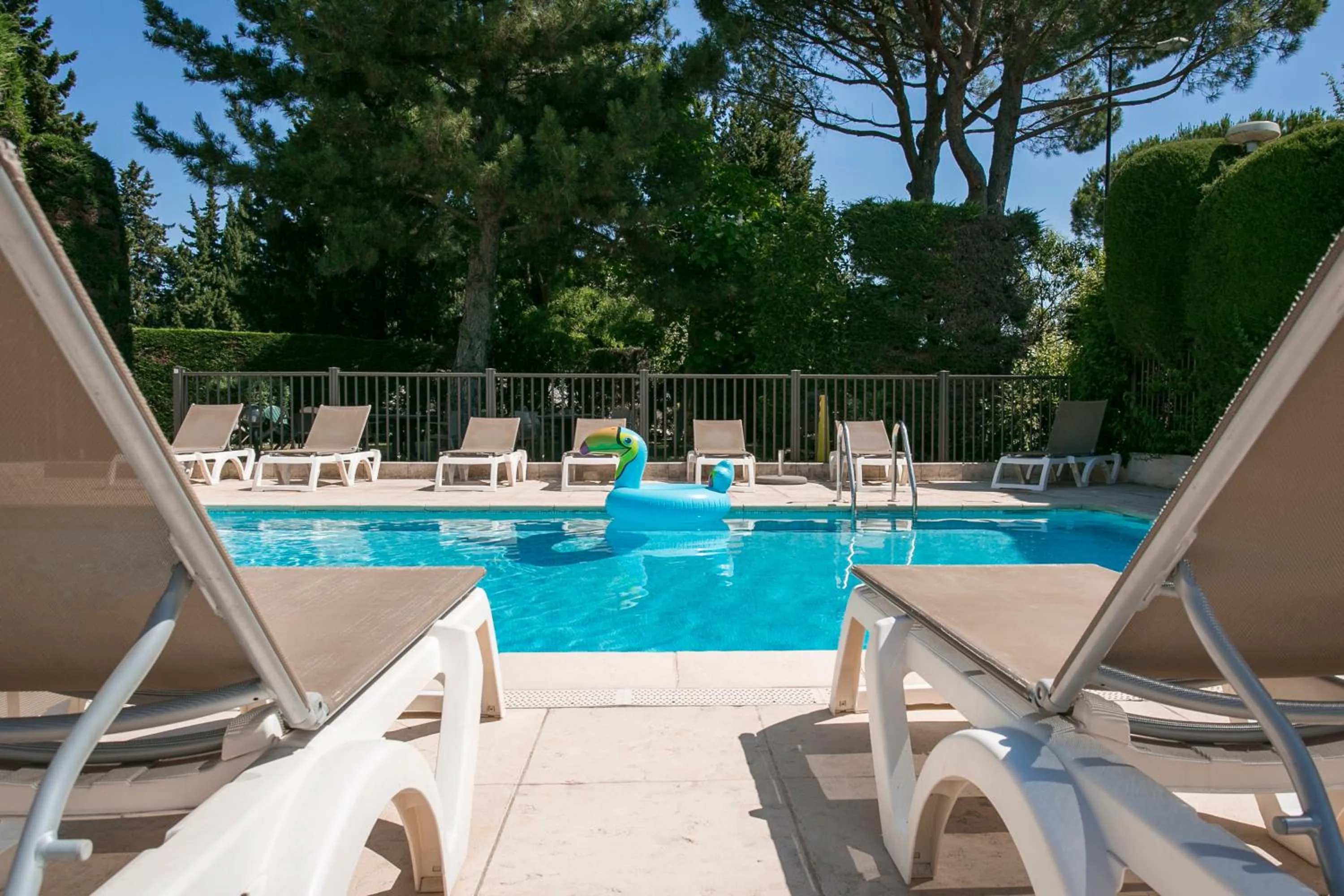 Swimming pool in ibis Avignon Sud