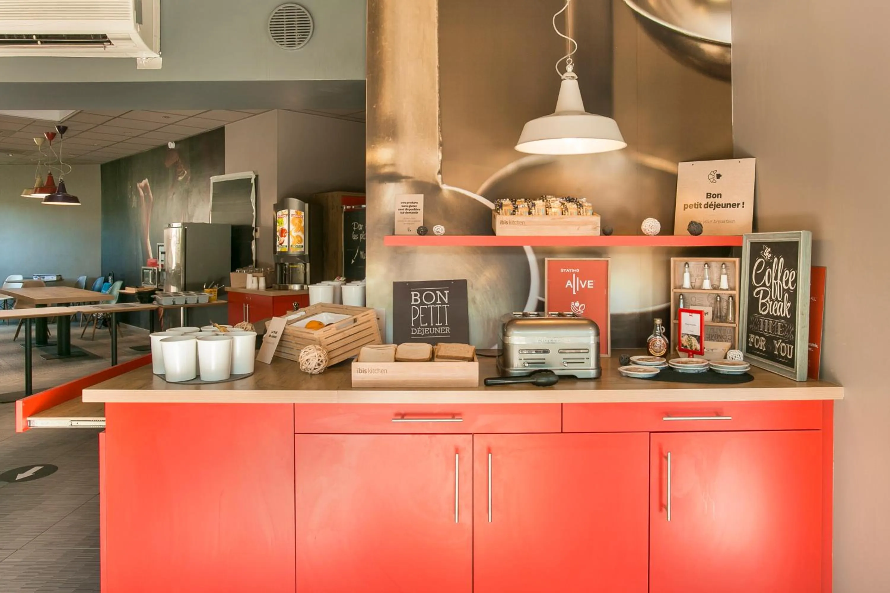 Buffet breakfast in ibis Avignon Sud