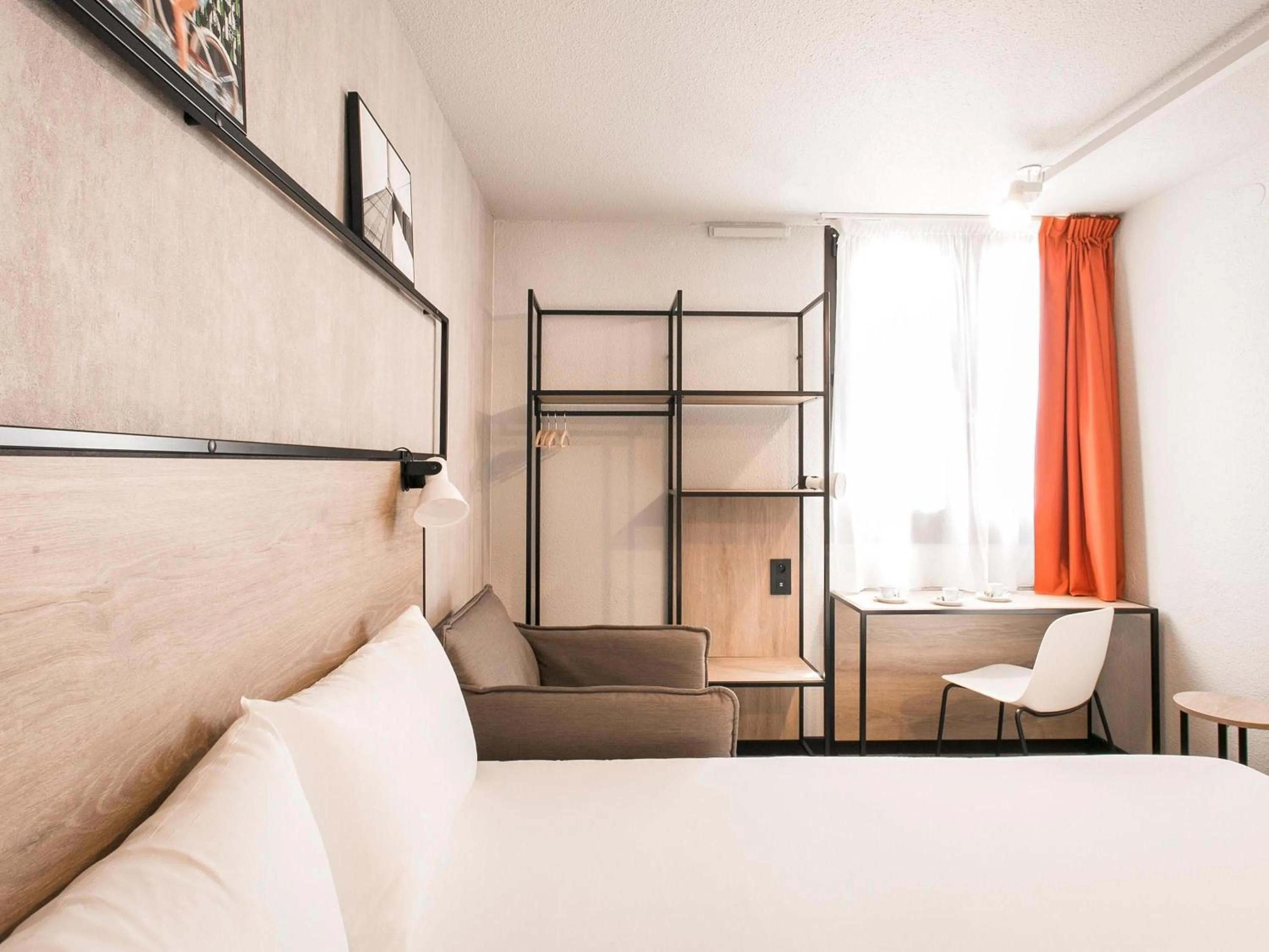 Bedroom, Bed in ibis Avignon Sud