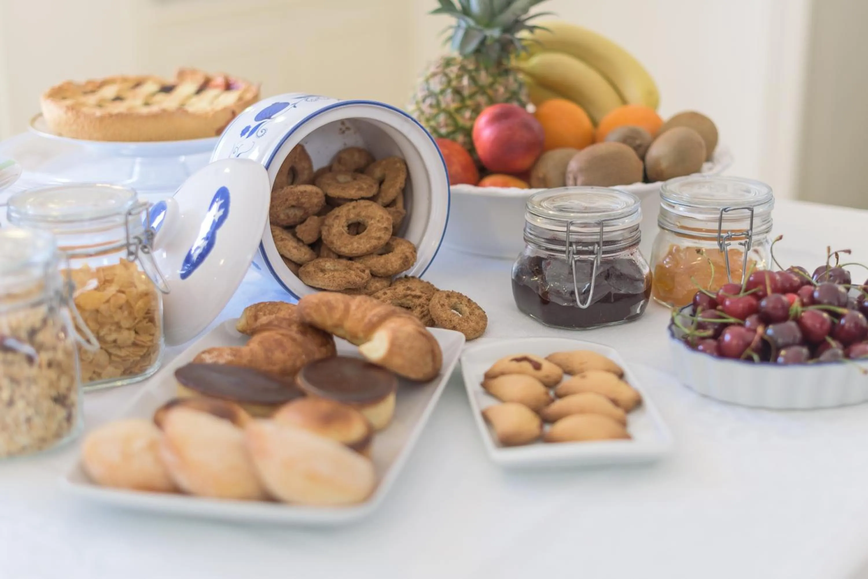 Buffet breakfast in Li Pappi Antico Casale