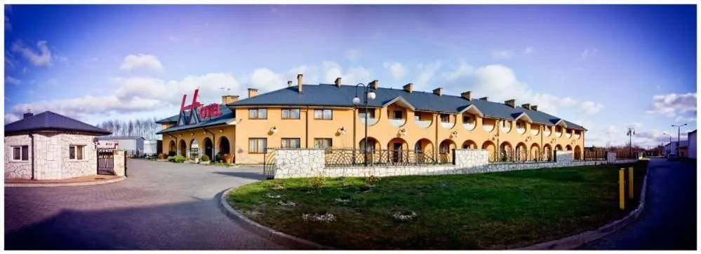 Facade/entrance in Hotel U Grubego