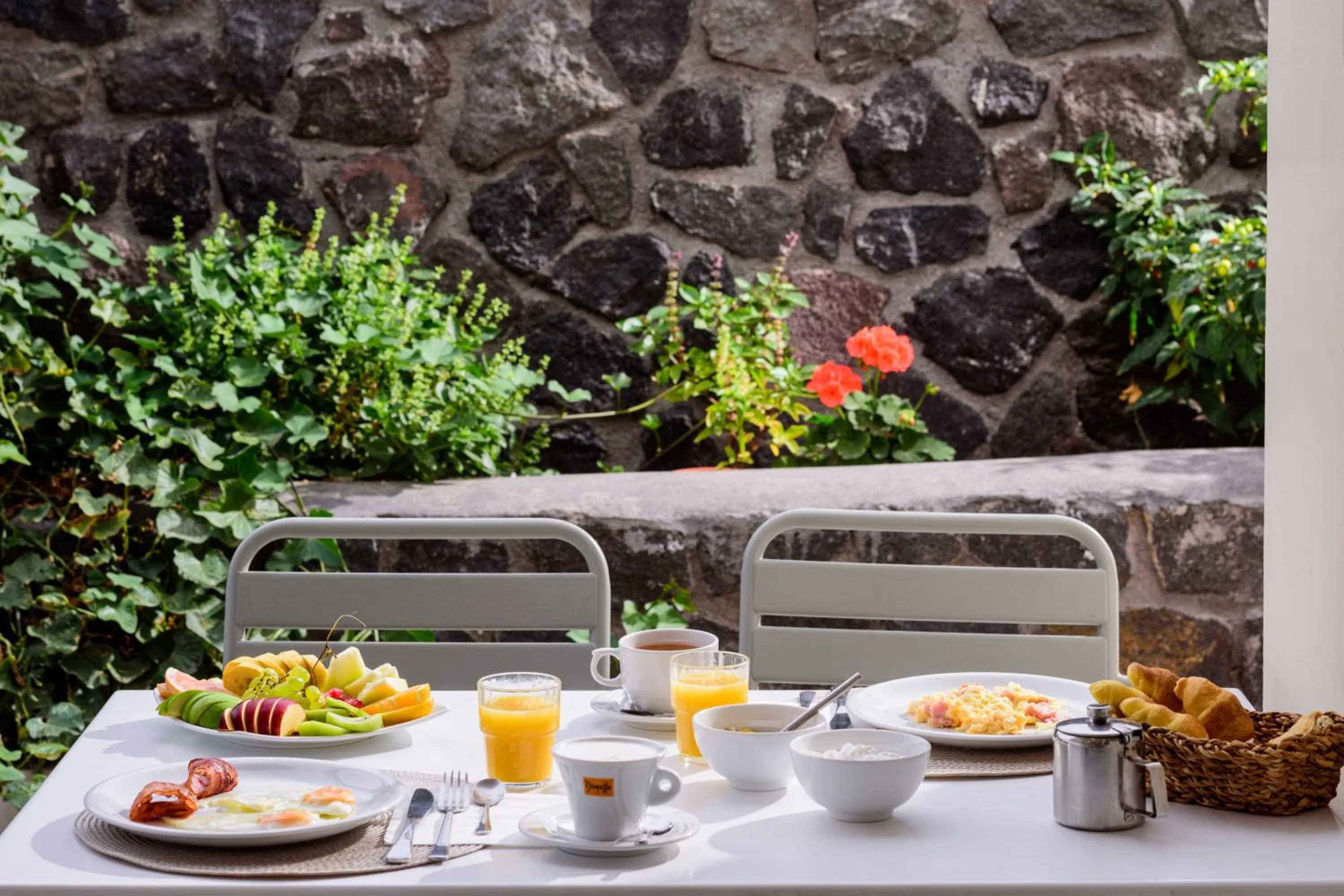 Breakfast in Aliter Suites