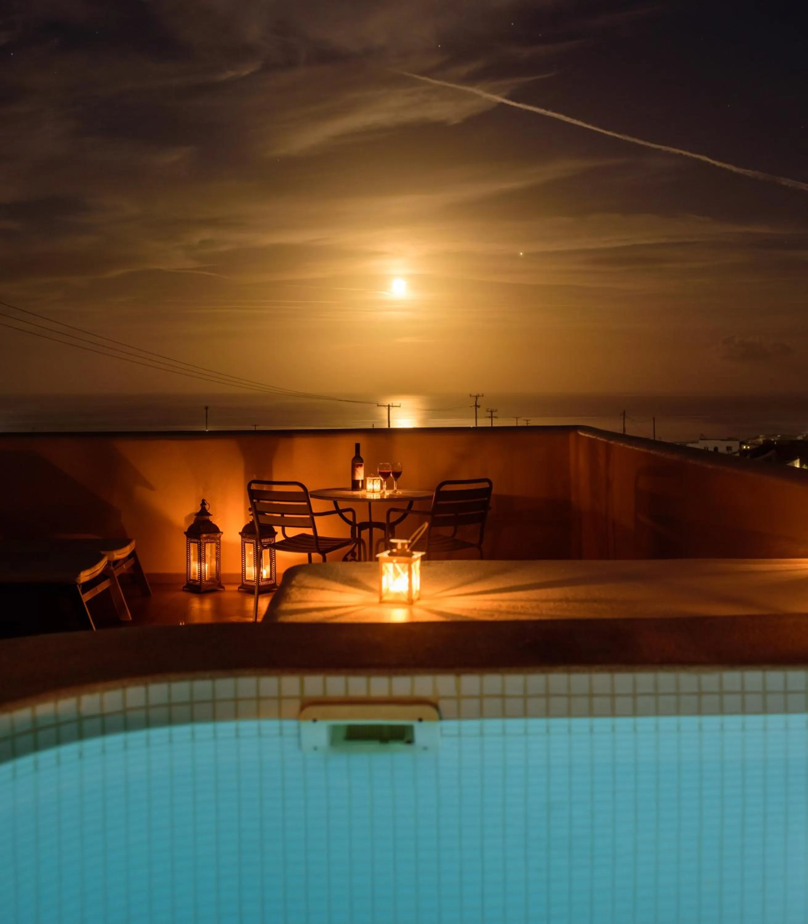 Hot Tub in Aliter Suites