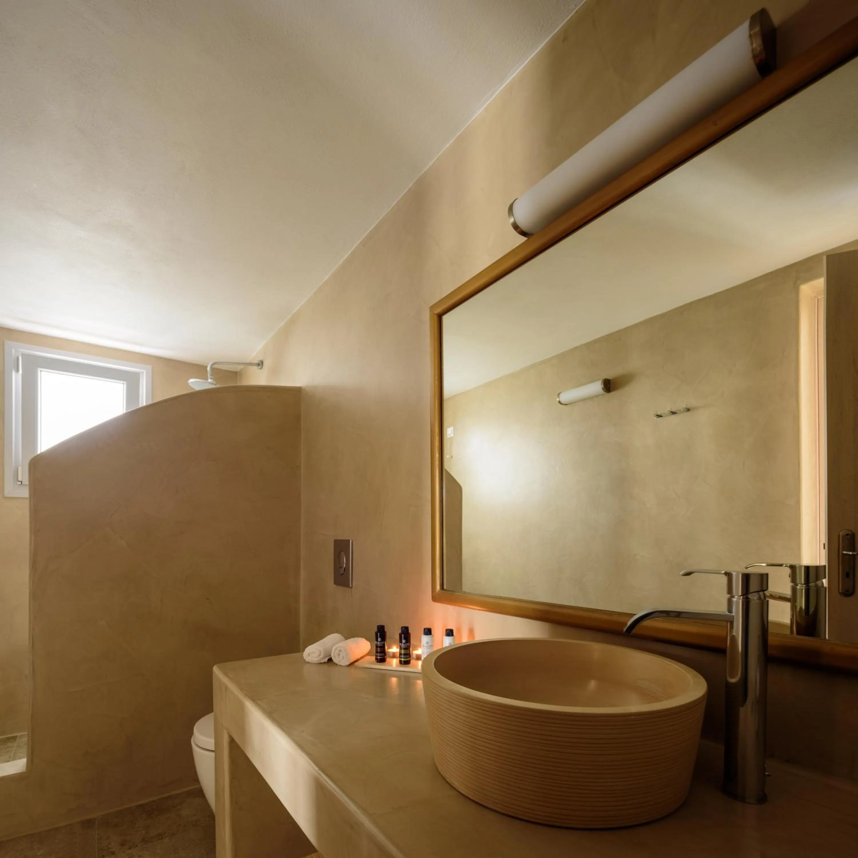 Bathroom in Aliter Suites