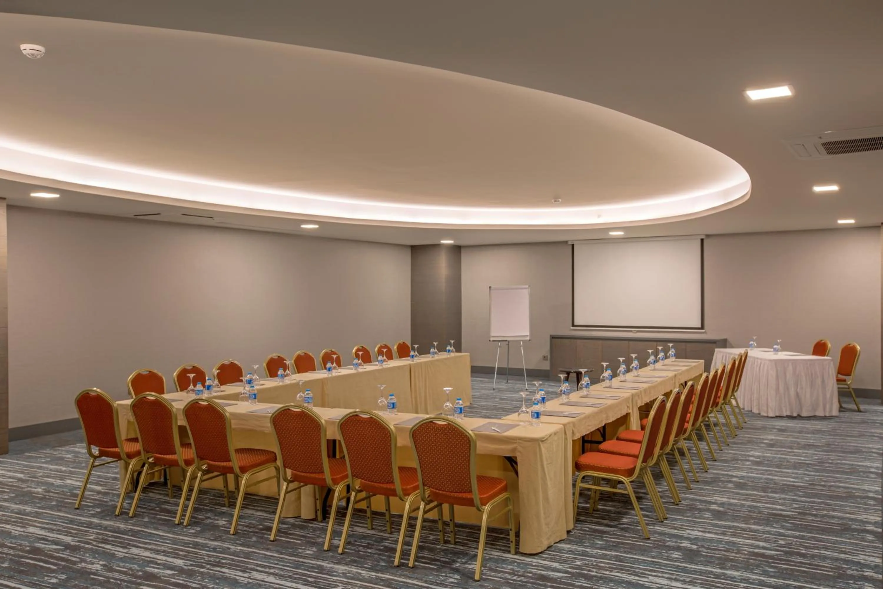 Business facilities in Royal Seginus