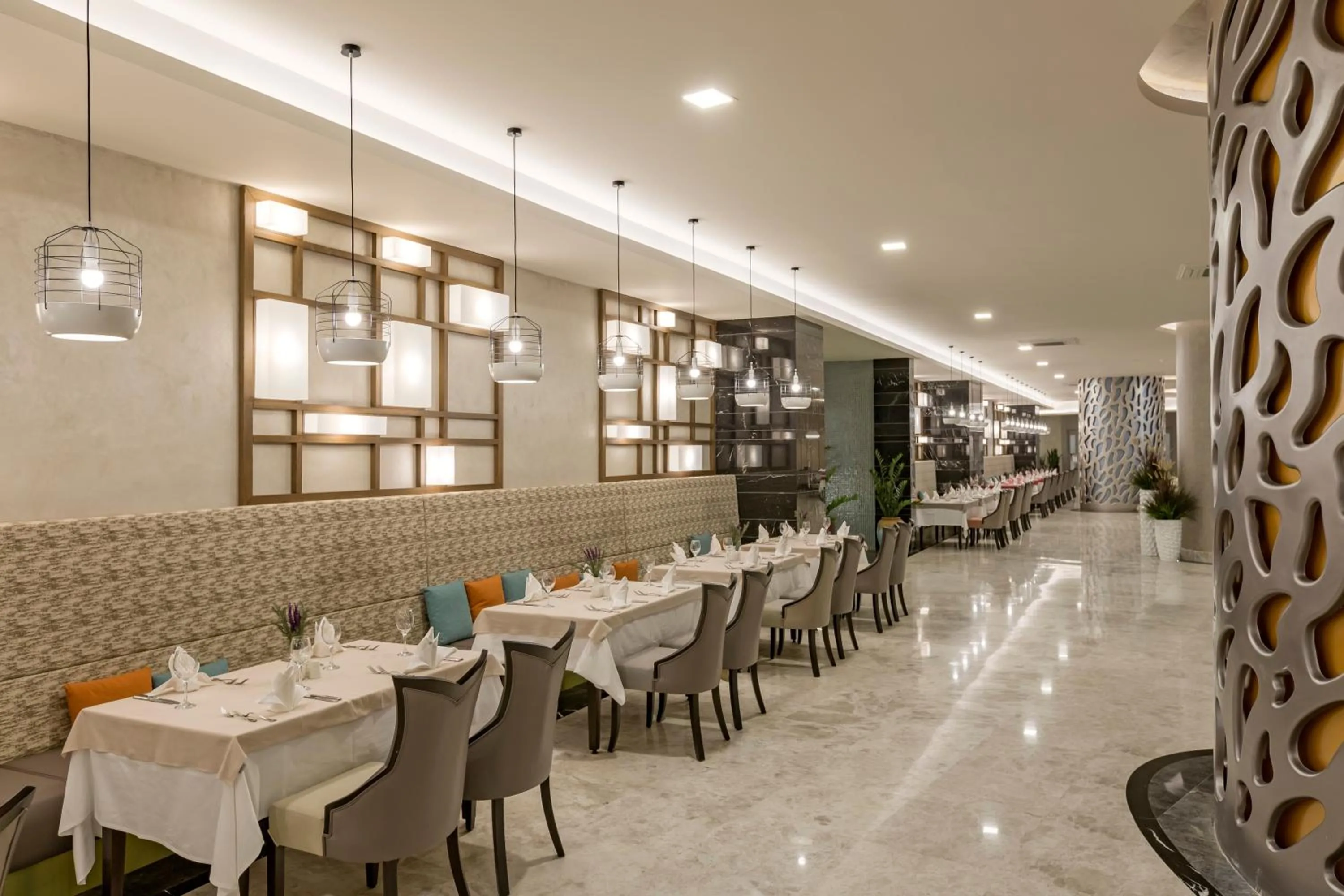 Restaurant/places to eat in Royal Seginus