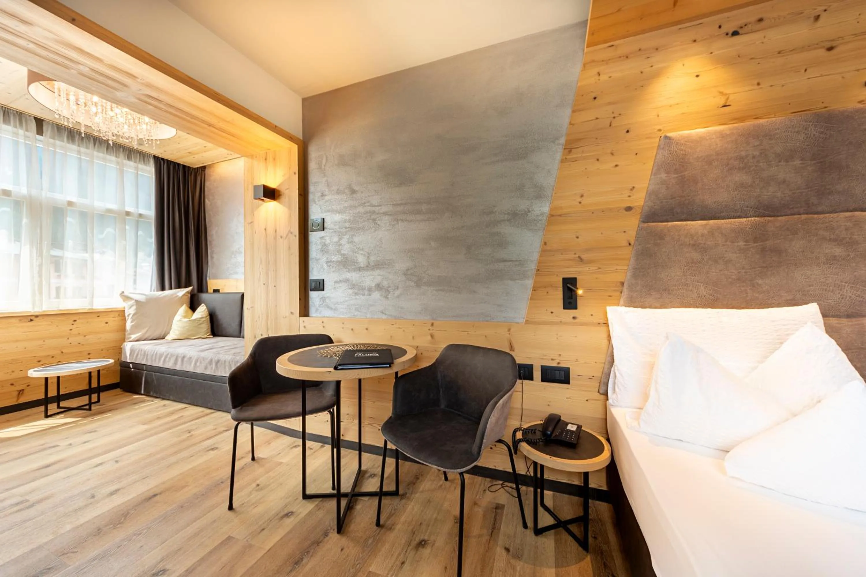 Living room, Bed in Hotel Faloria