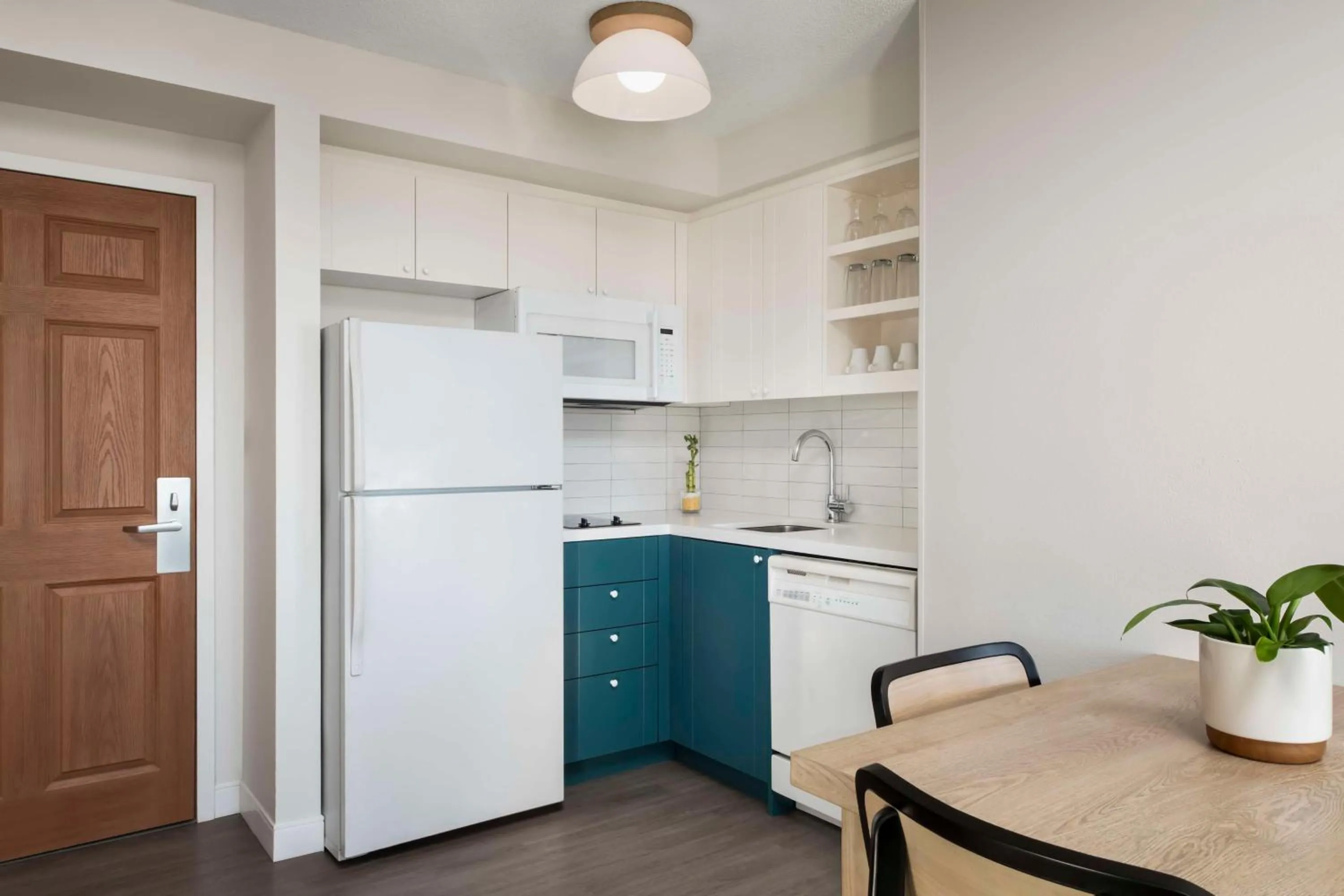 Kitchen or kitchenette in Sonesta ES Suites Toronto Markham