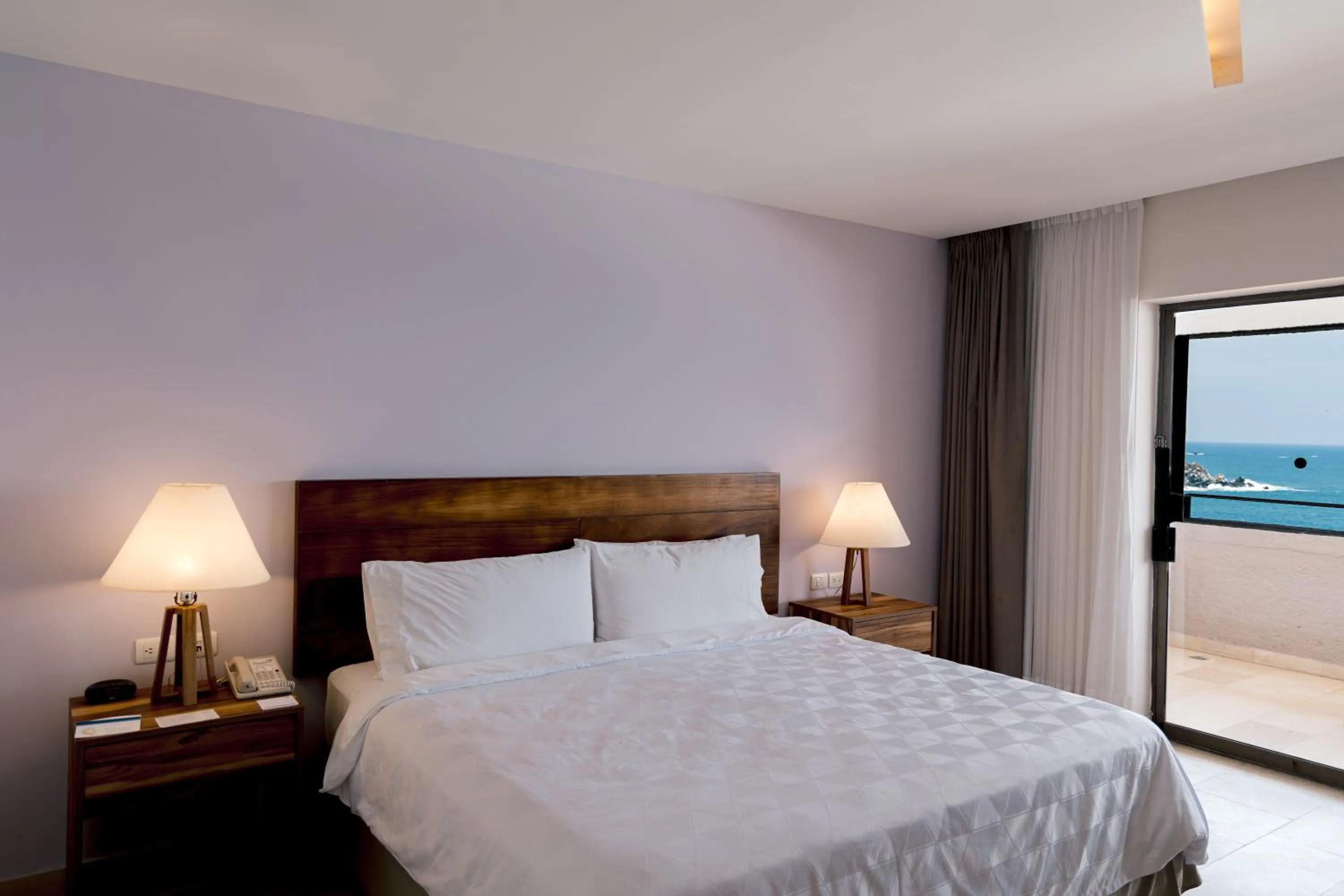 Bed in Holiday Inn Resort Ixtapa All-Inclusive by IHG