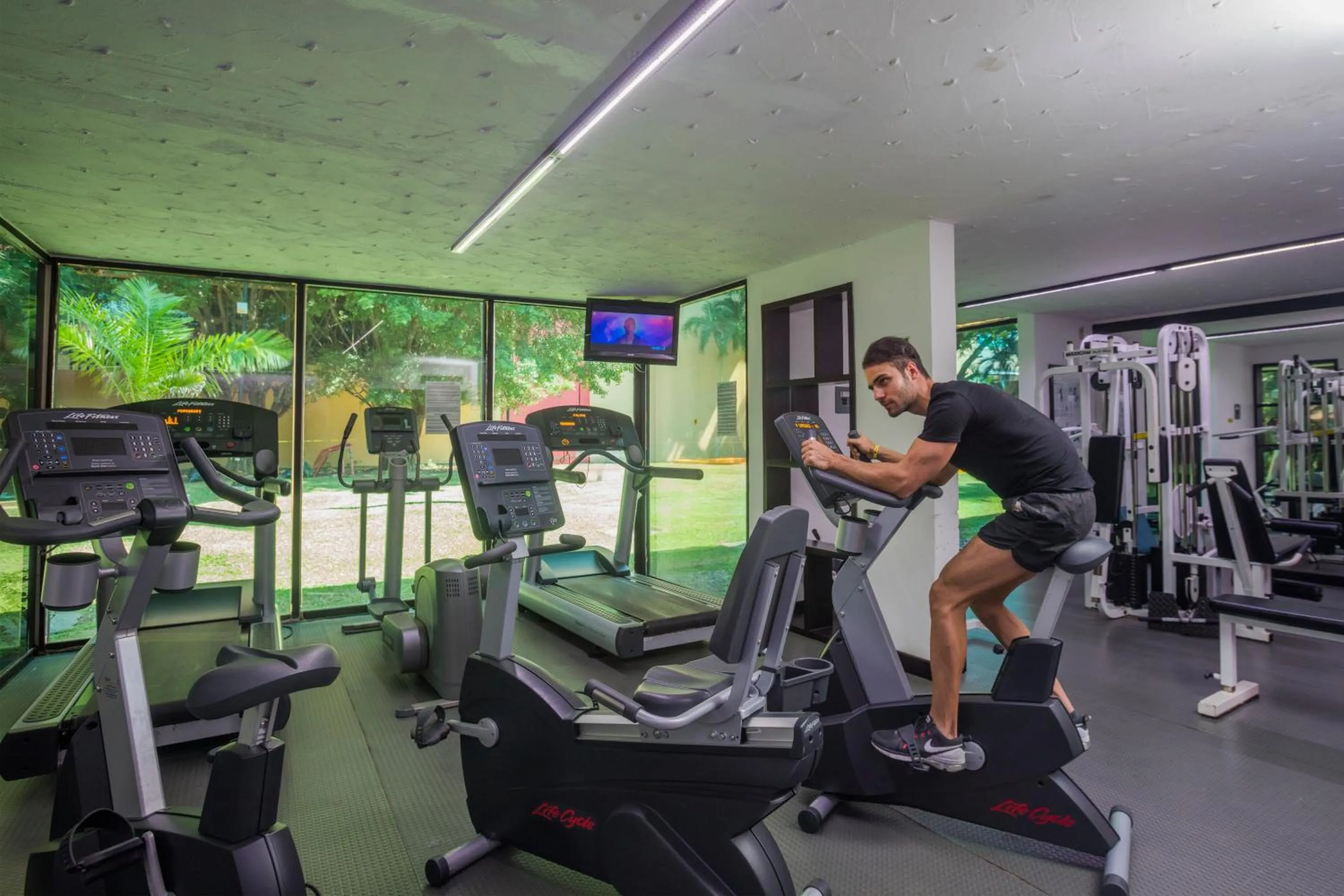 Fitness centre/facilities in Holiday Inn Resort Ixtapa All-Inclusive by IHG