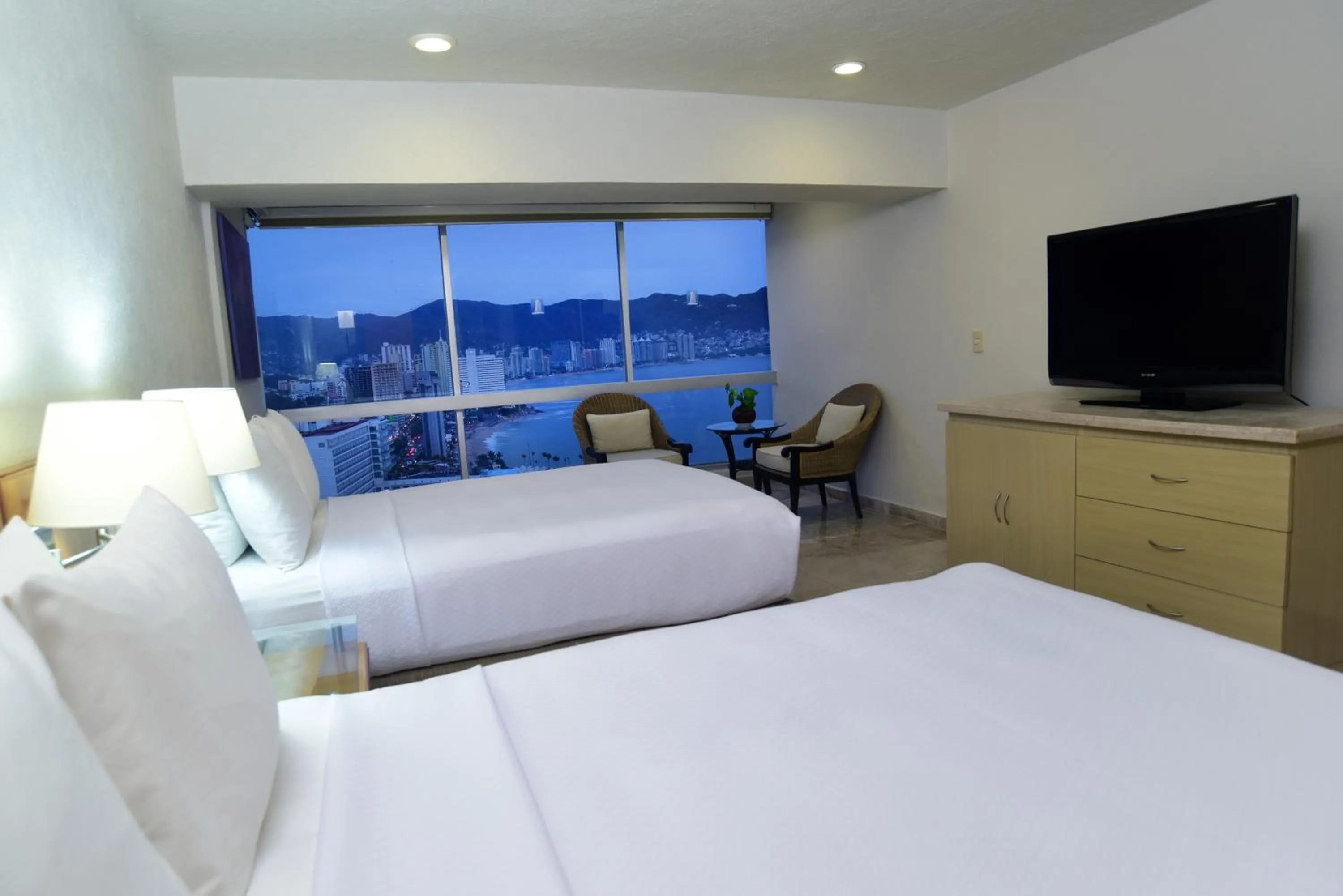 Bed in HS HOTSSON Hotel Acapulco