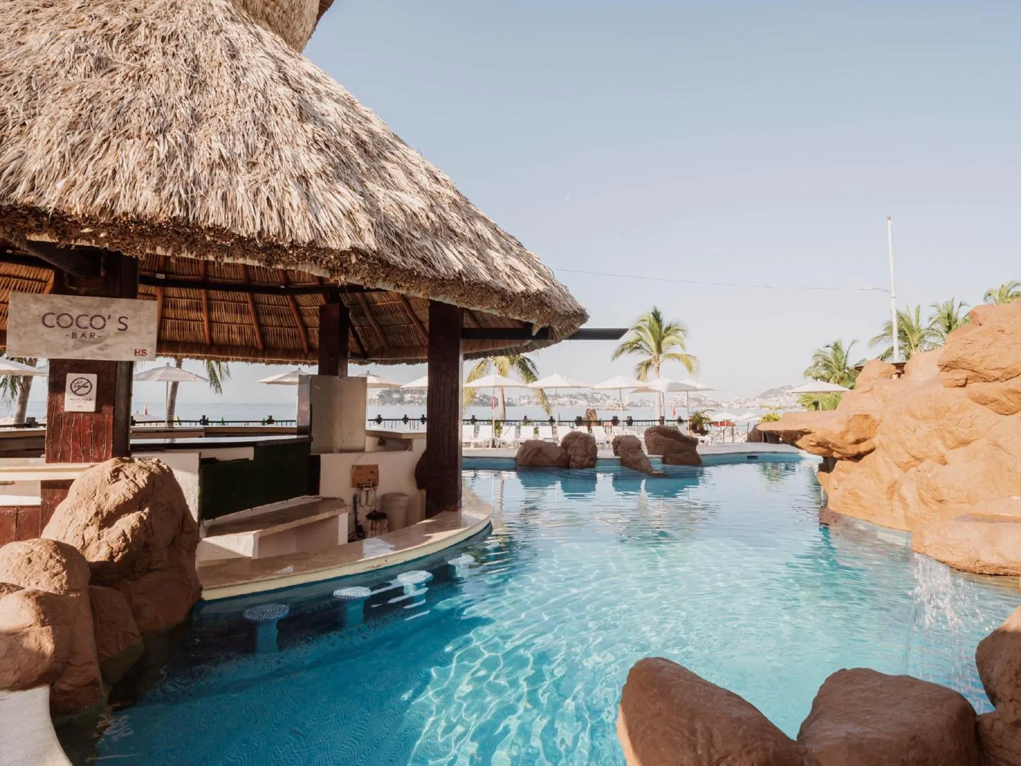 Property building in HS HOTSSON Hotel Acapulco