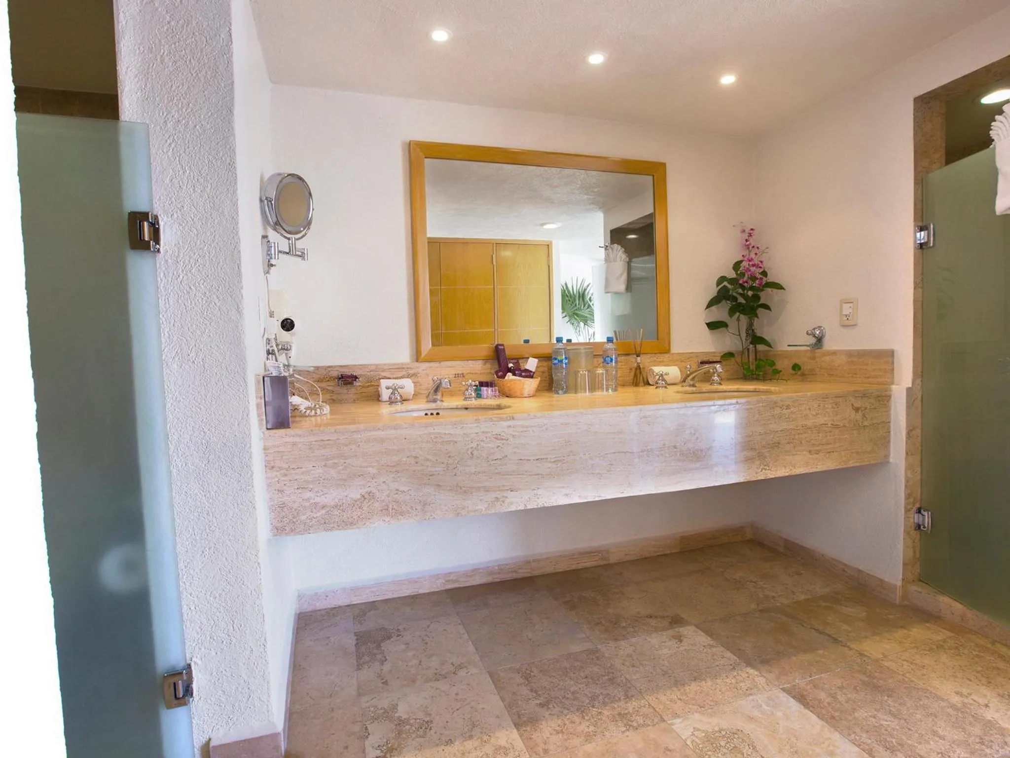 Bathroom in HS HOTSSON Hotel Acapulco